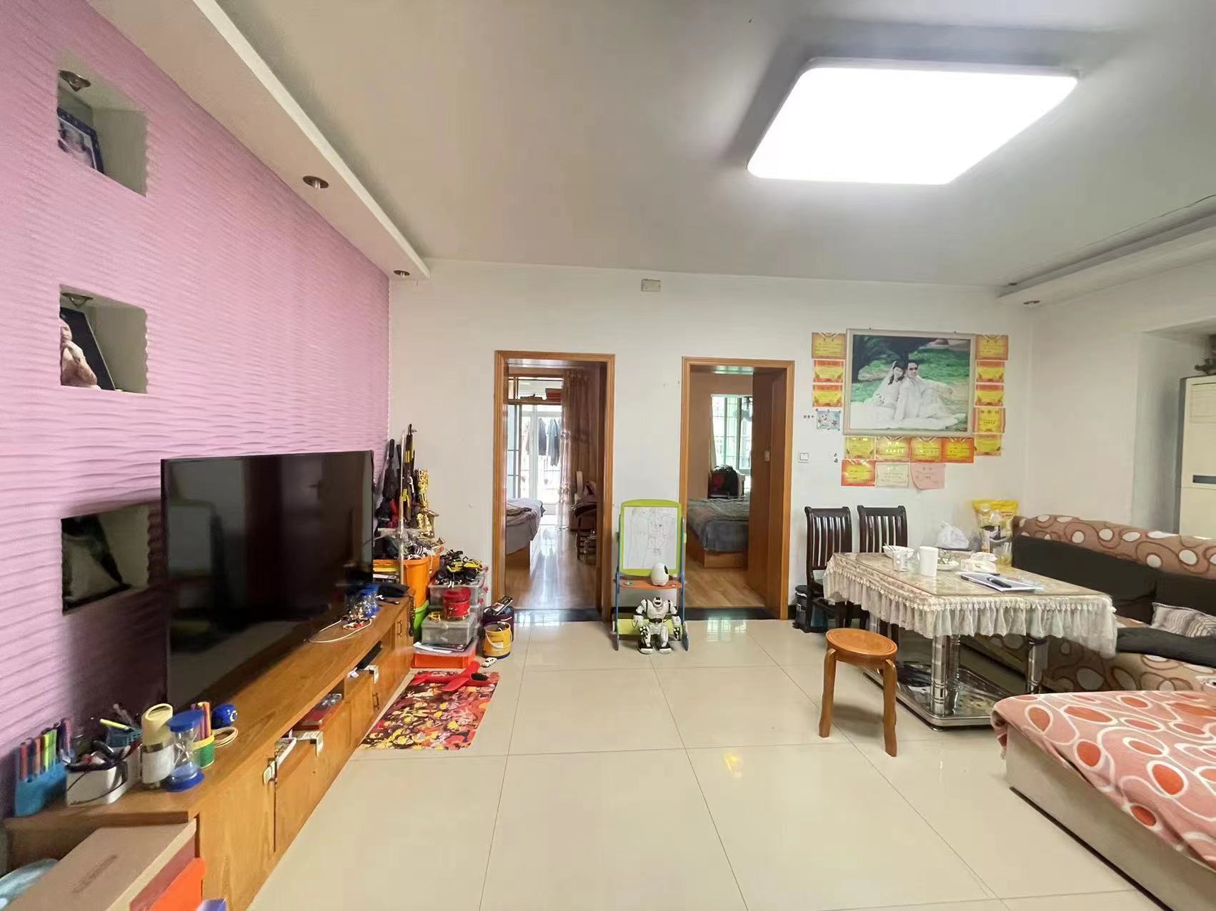 广泰家园 3室2厅2卫 39.8万 广泰家园 3室2厅2卫 39.8万客厅