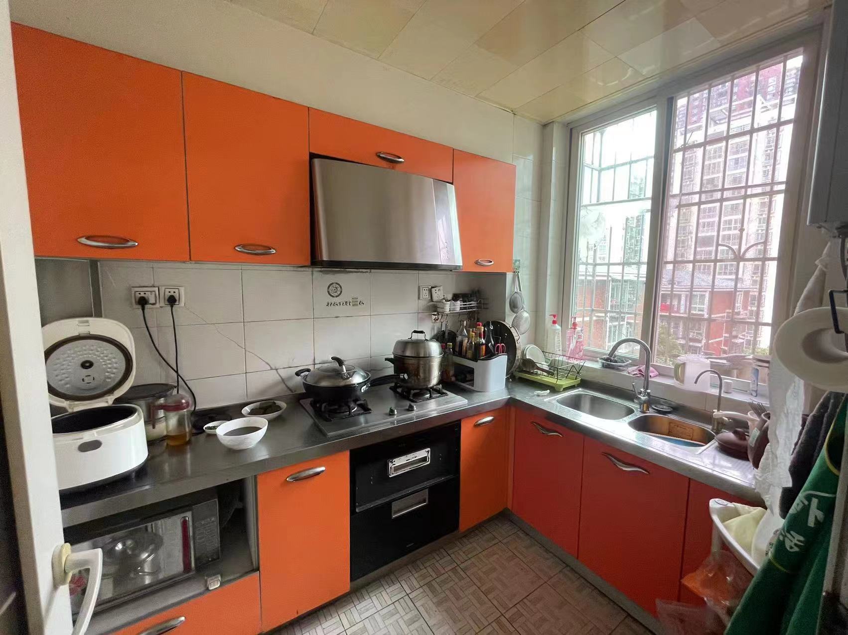 广泰家园 3室2厅2卫 39.8万 广泰家园 3室2厅2卫 39.8万厨房