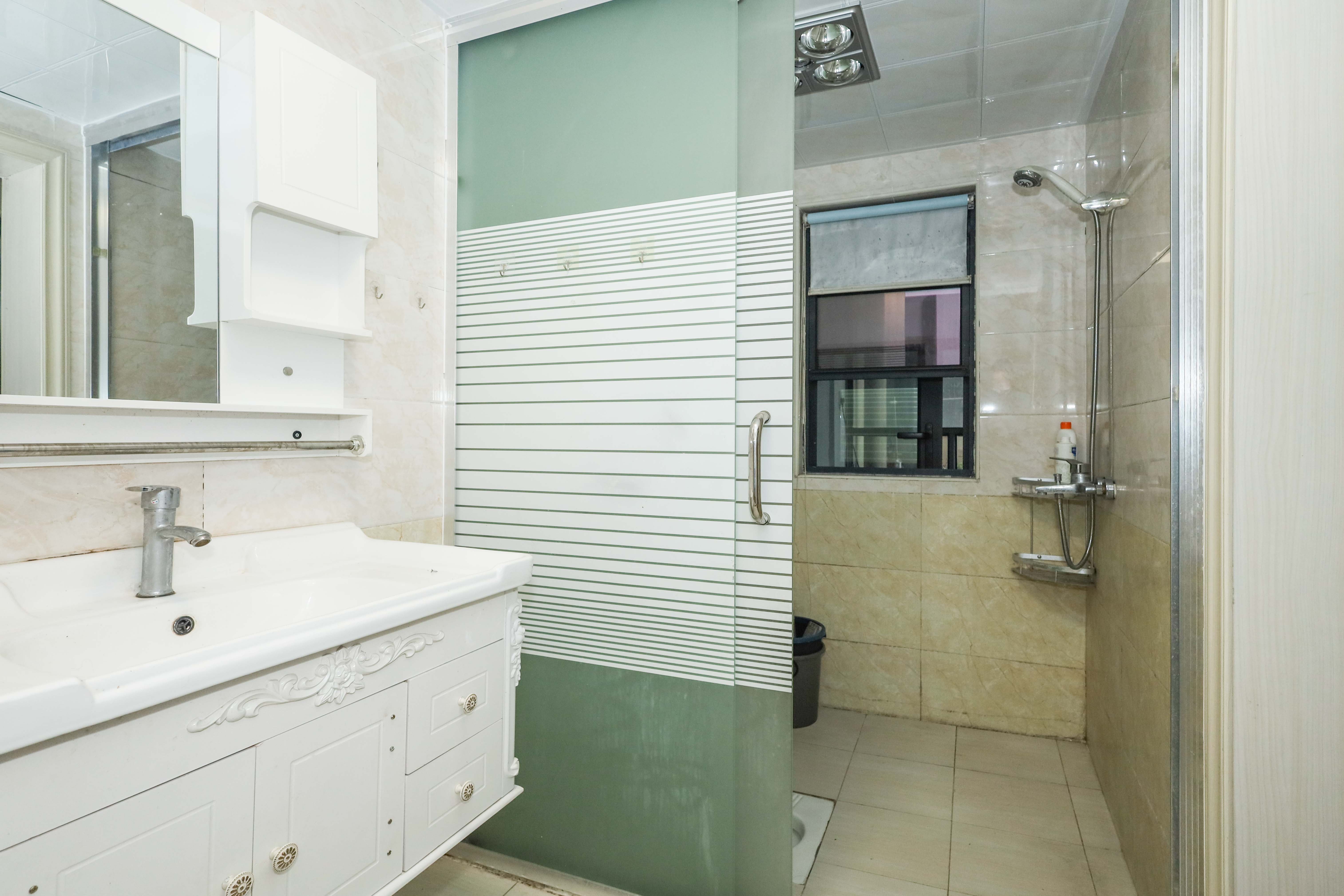 中建梅溪湖中心  3室2厅1卫    145.0万卫生间