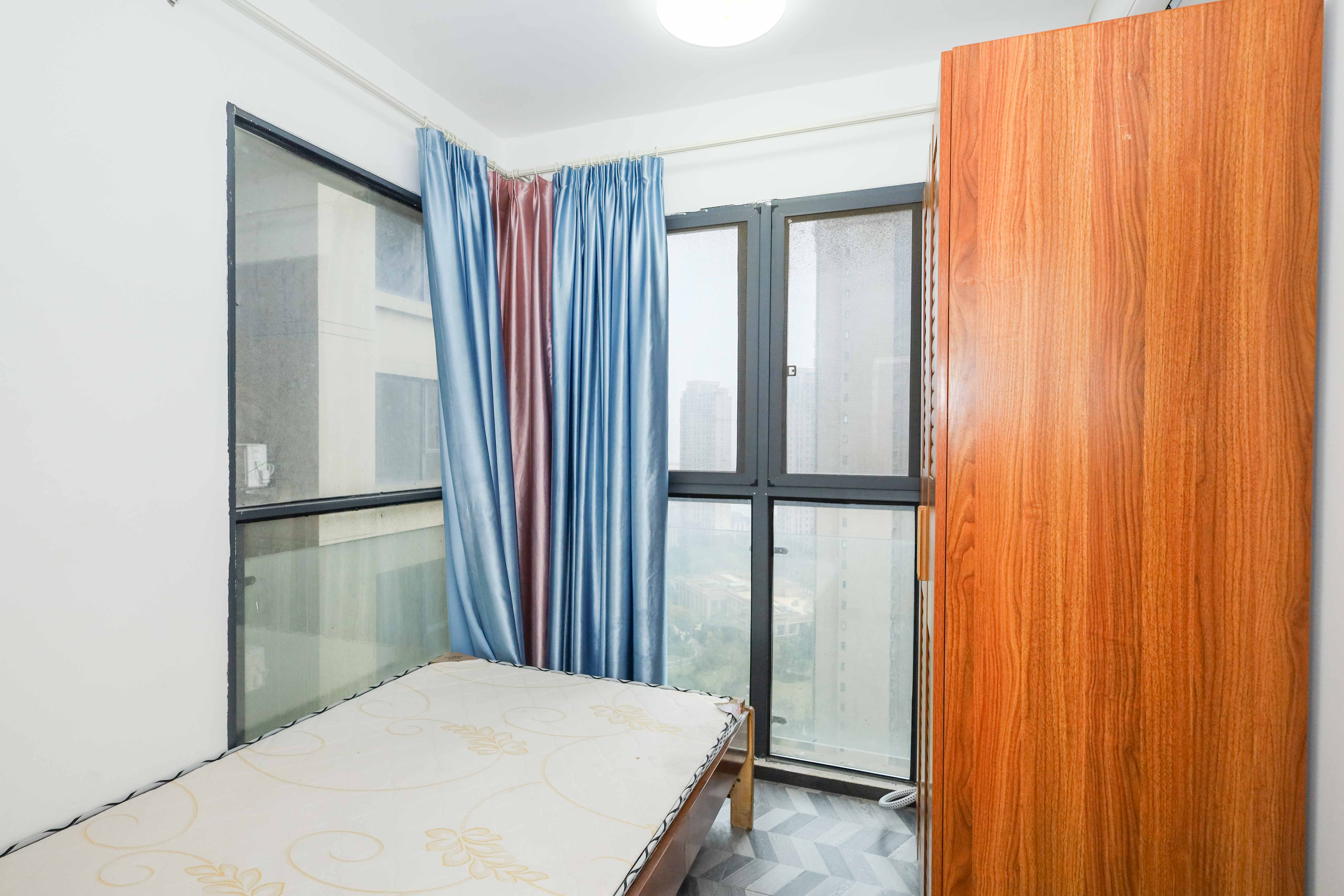 中建梅溪湖中心  3室2厅1卫    145.0万卧室