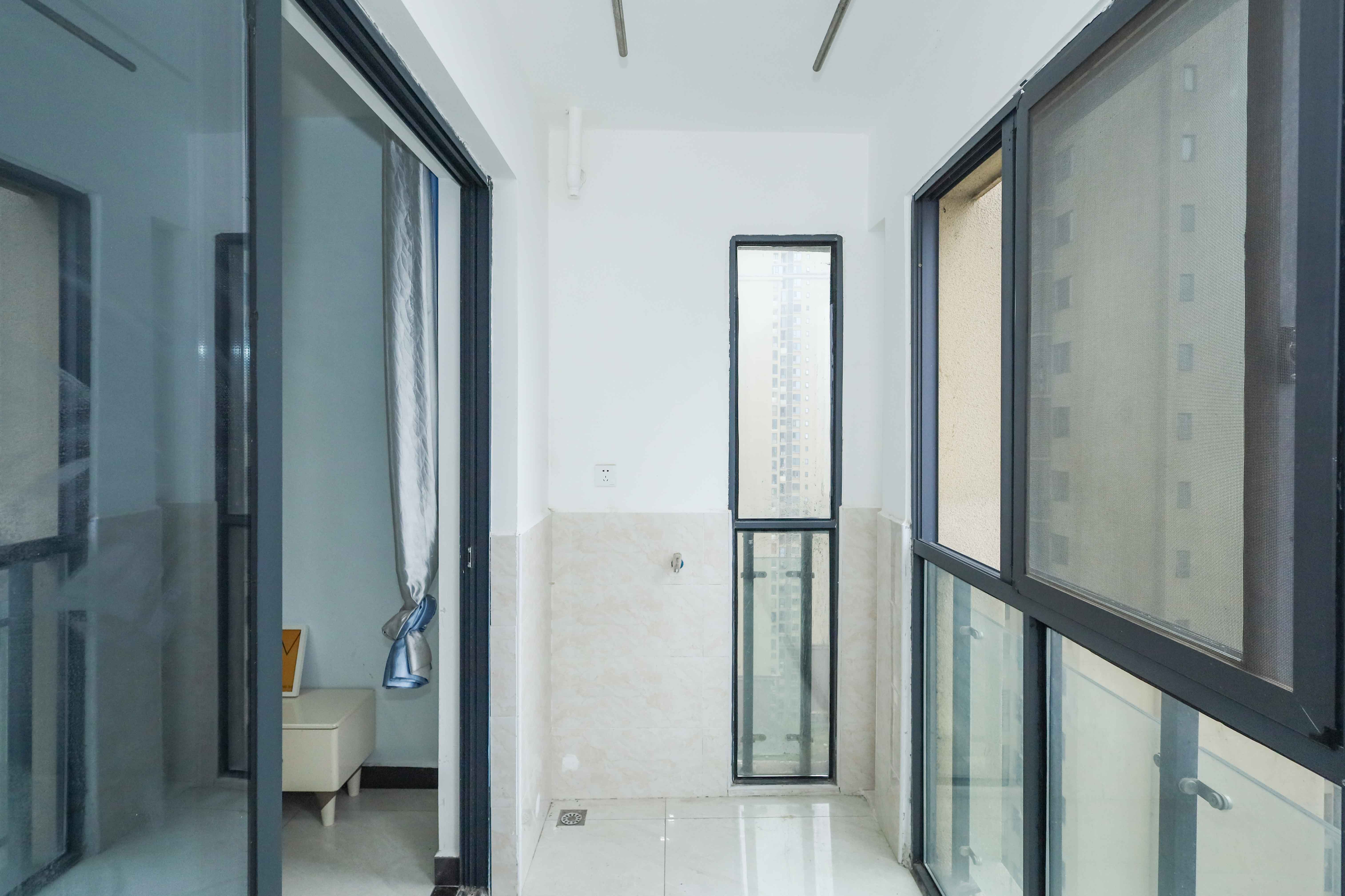 中建梅溪湖中心  3室2厅1卫    145.0万阳台