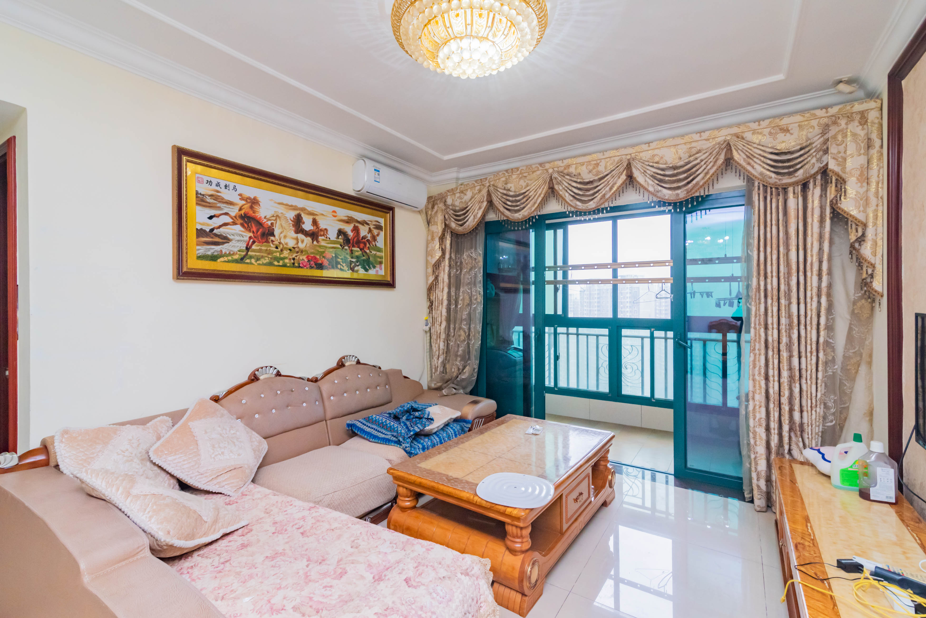 恒大雅苑  2室2厅1卫    82.0万客厅