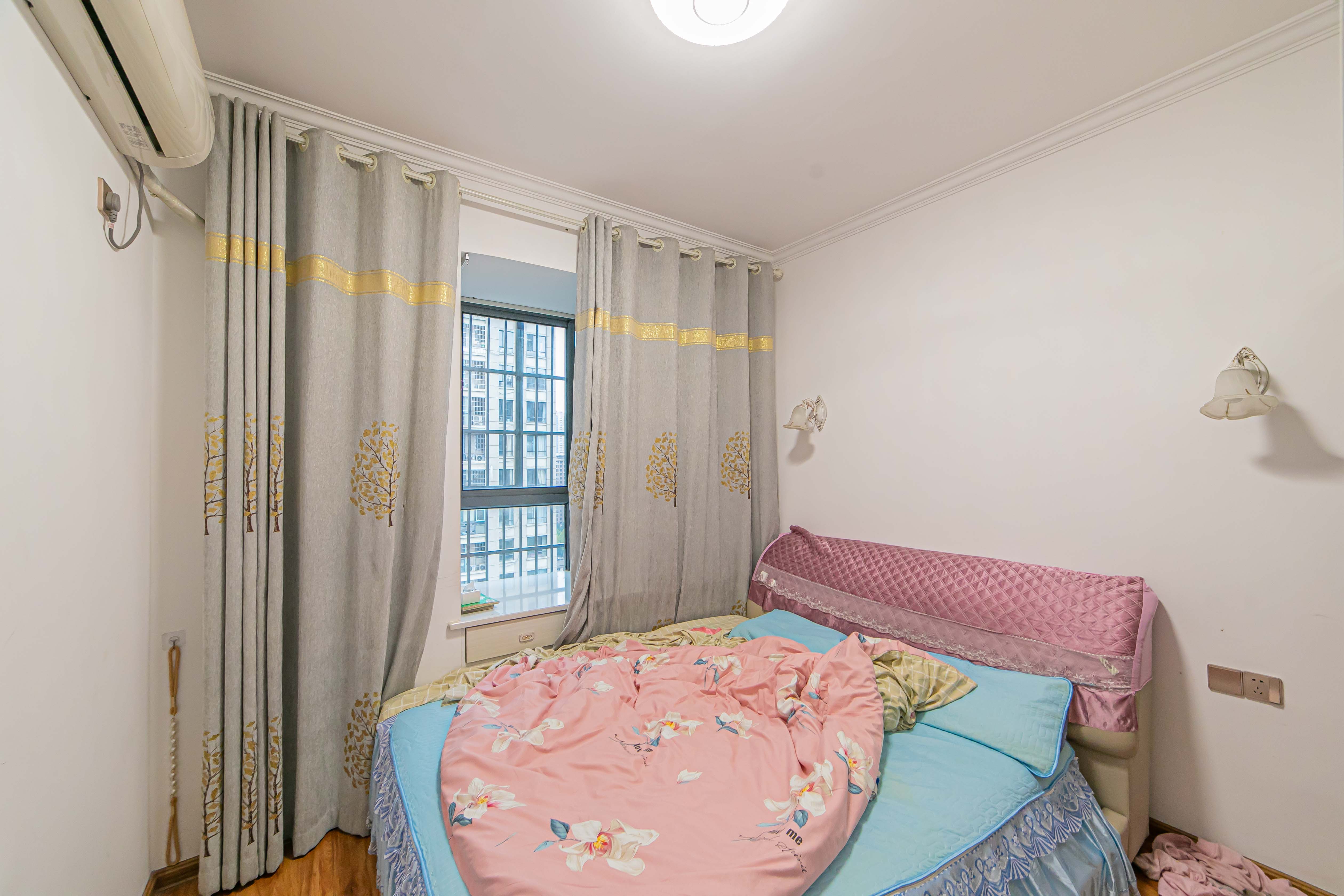 松雅轩(埃克斯社区) 2室2厅1卫 78.00万 松雅轩(埃克斯社区) 2室2厅1卫 78.00万卧室