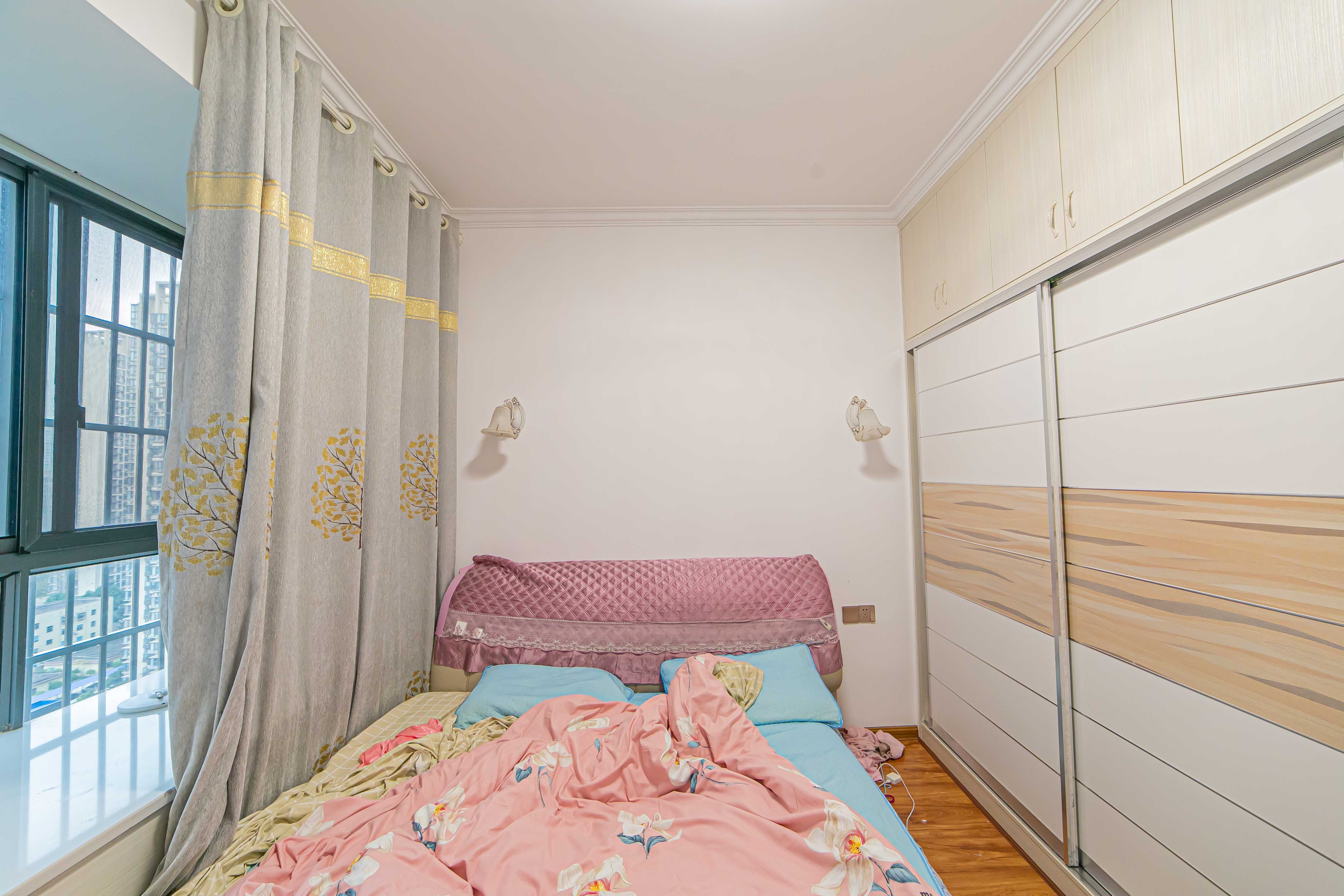 松雅轩(埃克斯社区) 2室2厅1卫 78.00万 松雅轩(埃克斯社区) 2室2厅1卫 78.00万卧室