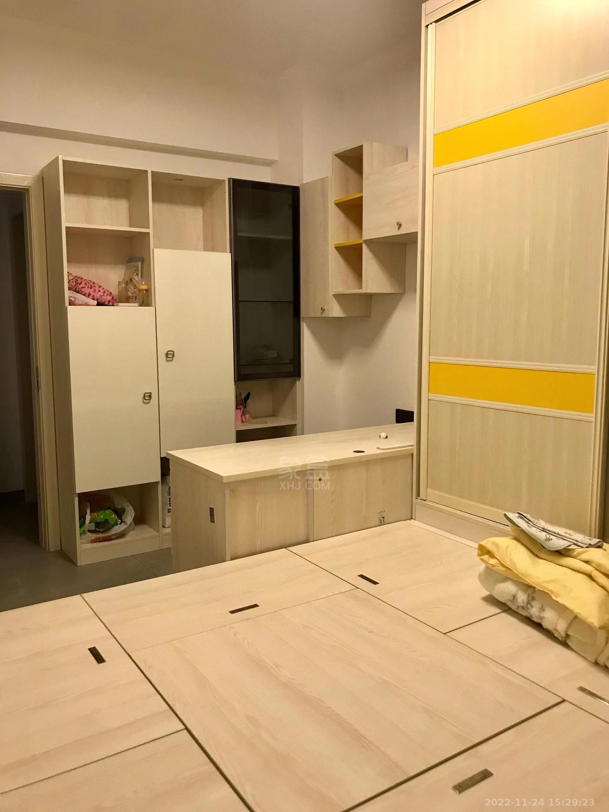 湖景名城  3室2厅1卫   1600.00元/月室内图