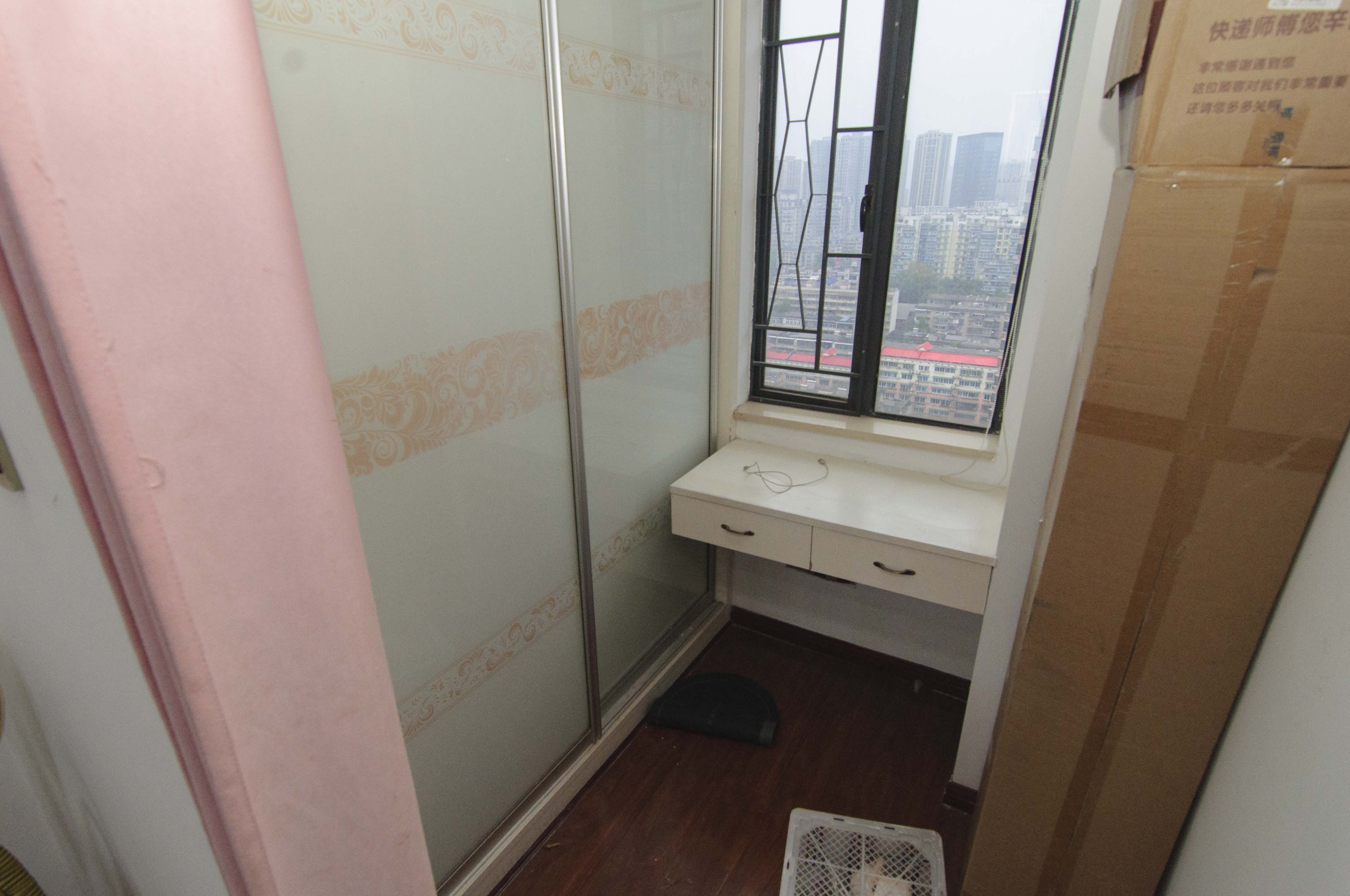 兴威帕克水岸  3室2厅2卫    120.0万卫生间