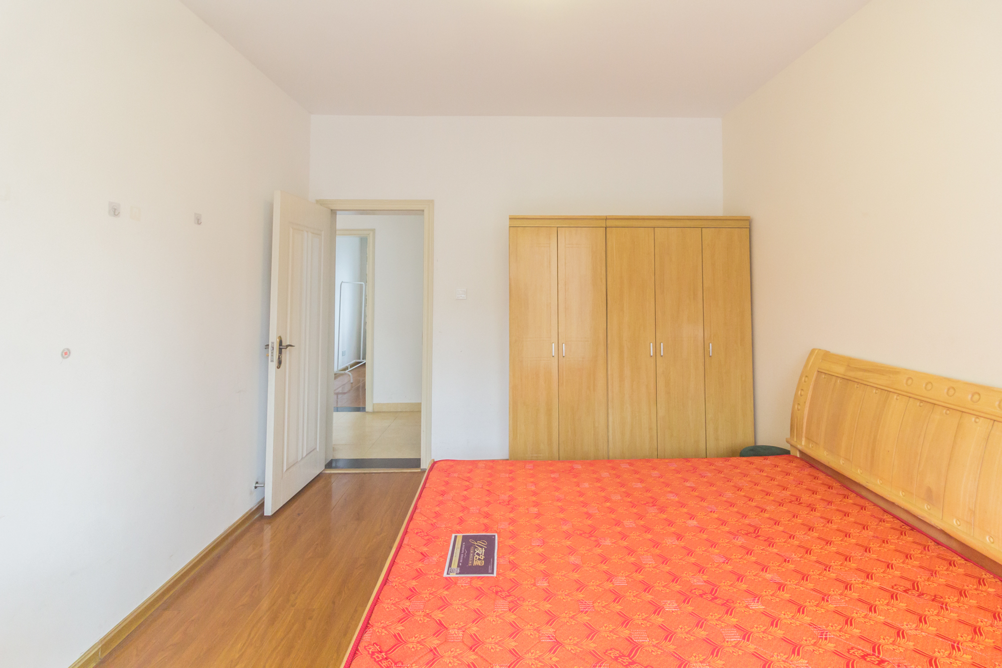 紫御江山  3室2厅2卫    75.0万 紫御江山  3室2厅2卫    75.0万卧室