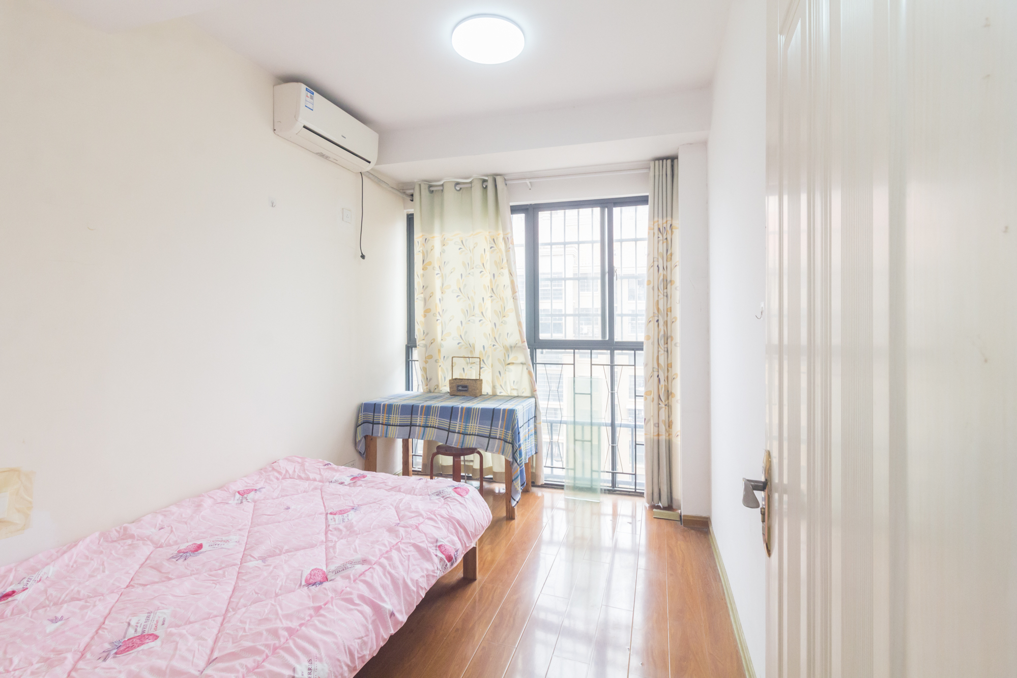 紫御江山  3室2厅2卫    75.0万 紫御江山  3室2厅2卫    75.0万卧室