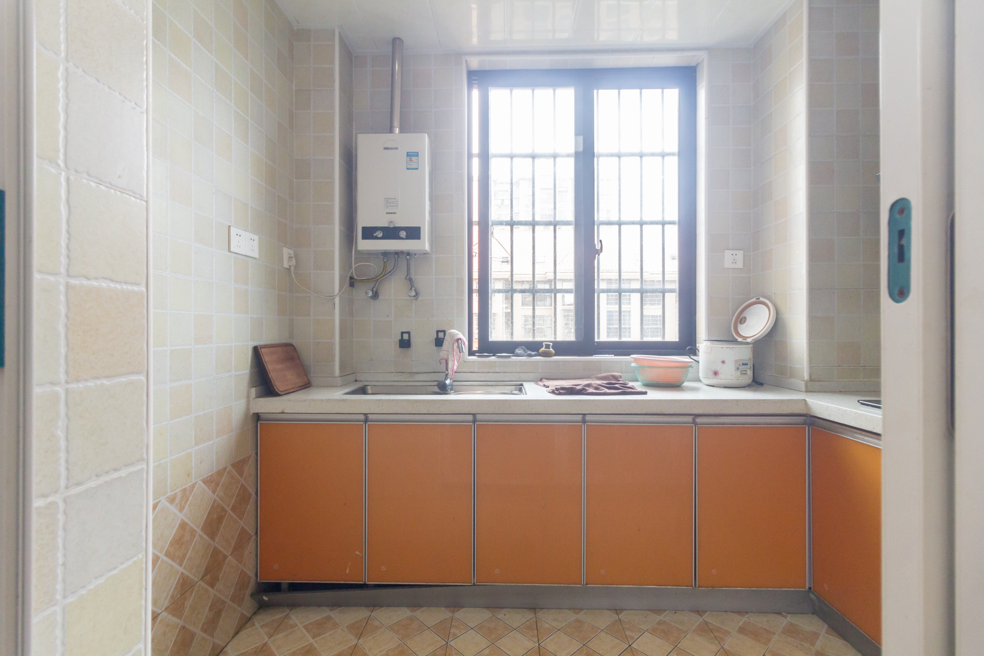 紫御江山  3室2厅2卫    75.0万 紫御江山  3室2厅2卫    75.0万厨房