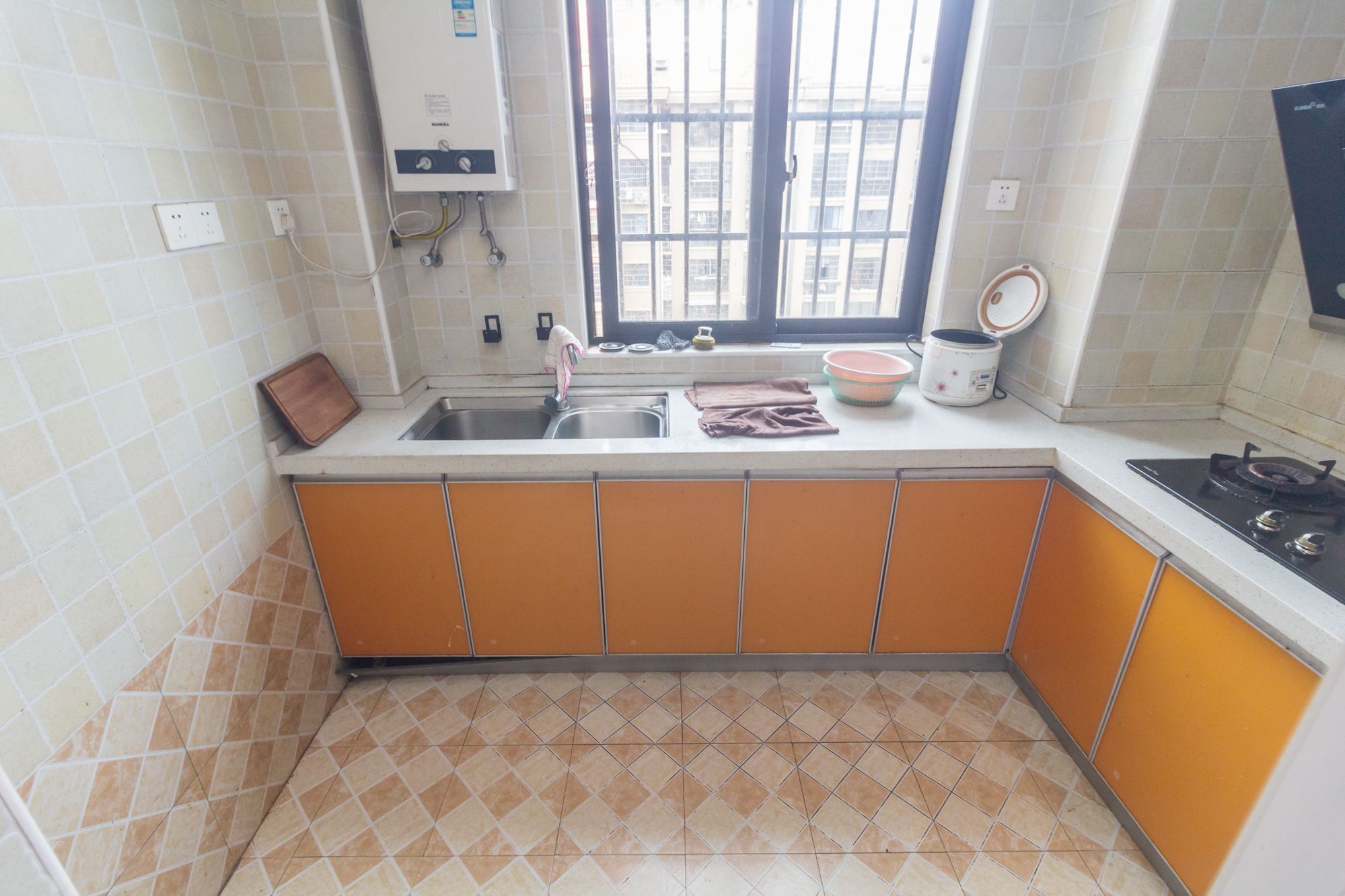 紫御江山  3室2厅2卫    75.0万 紫御江山  3室2厅2卫    75.0万厨房