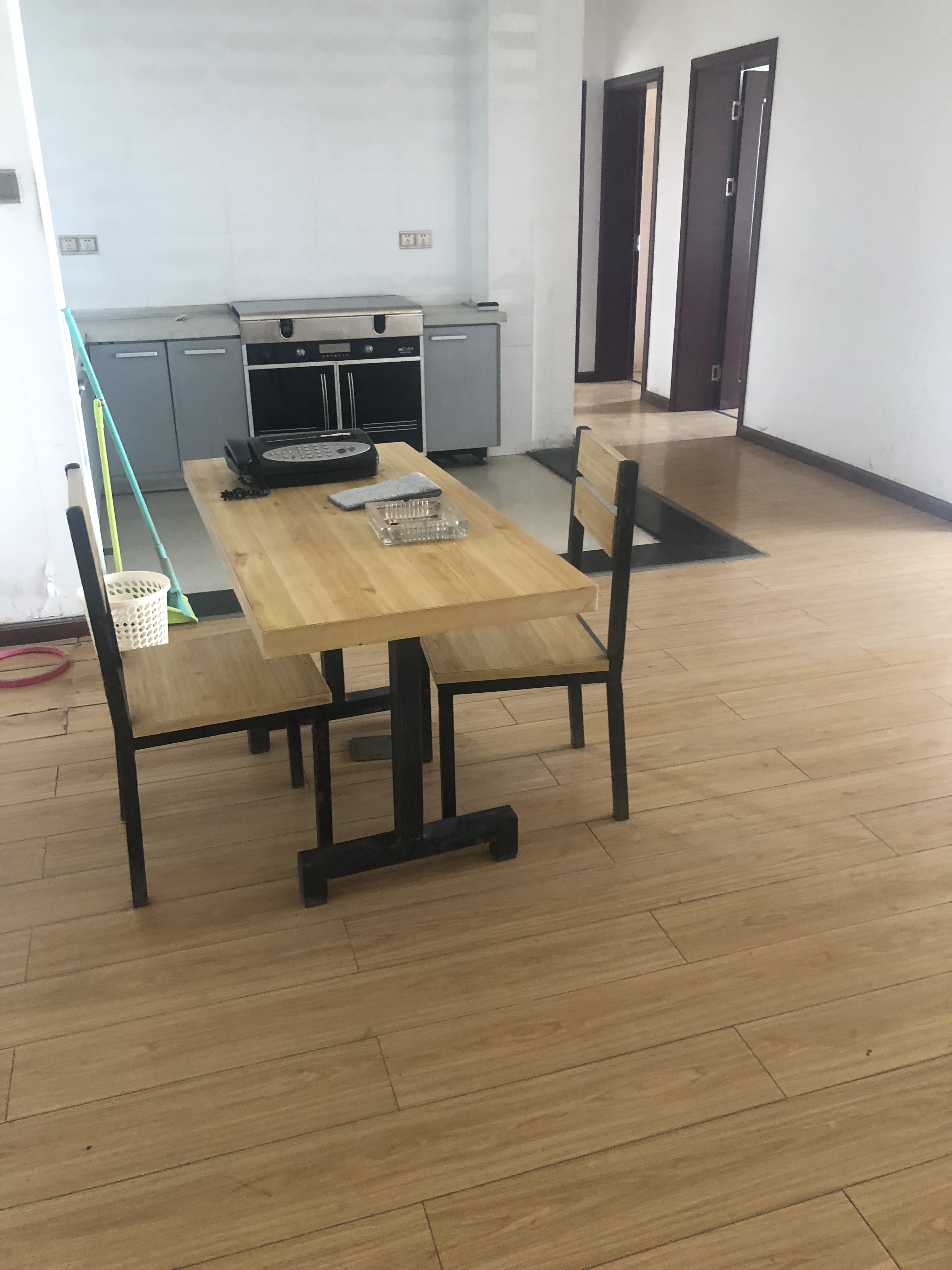 天鹅湖1号 4室2厅2卫 100.0万 天鹅湖1号 4室2厅2卫 100.0万室内图