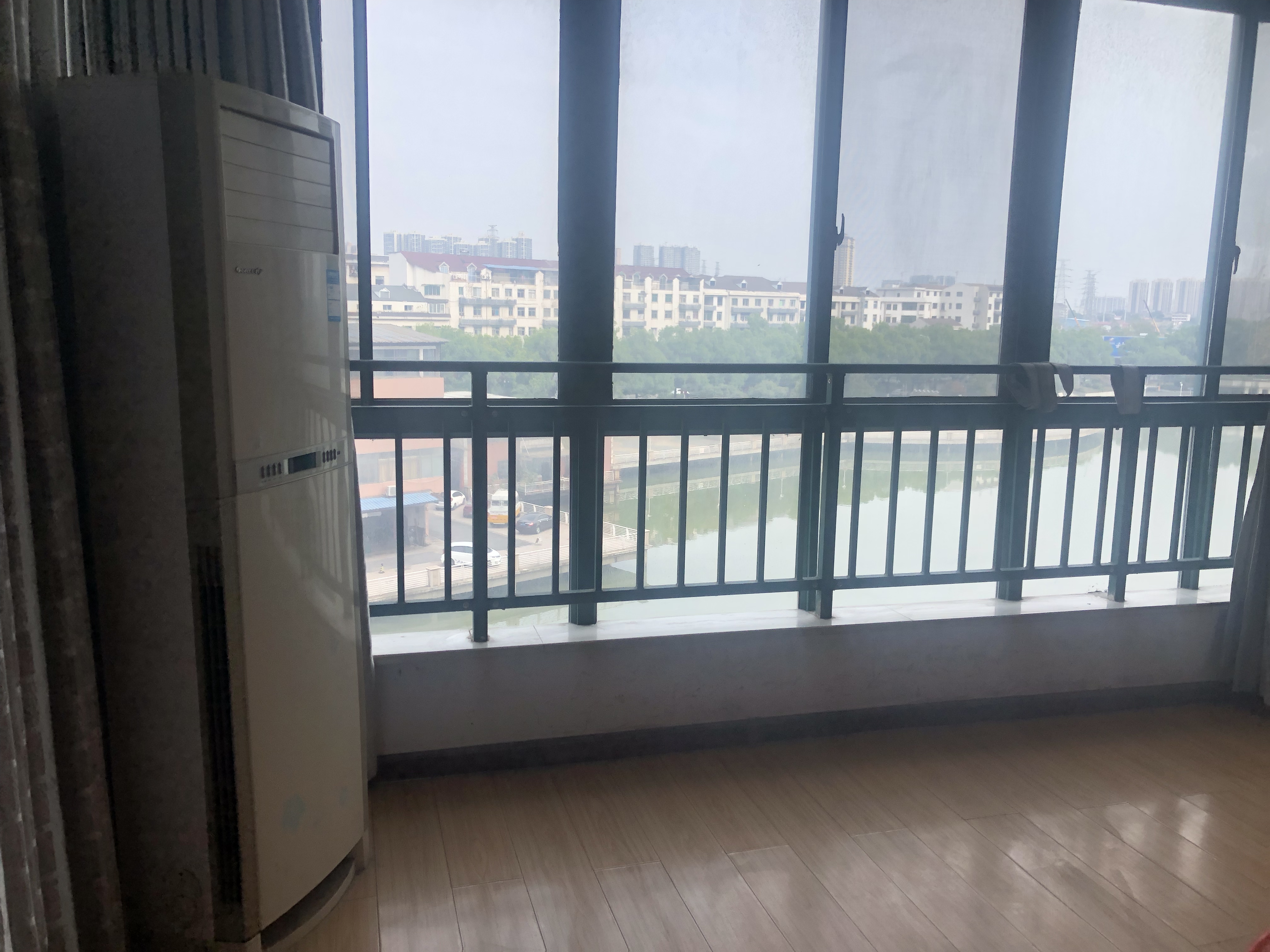 天鹅湖1号 4室2厅2卫 100.0万 天鹅湖1号 4室2厅2卫 100.0万室内图