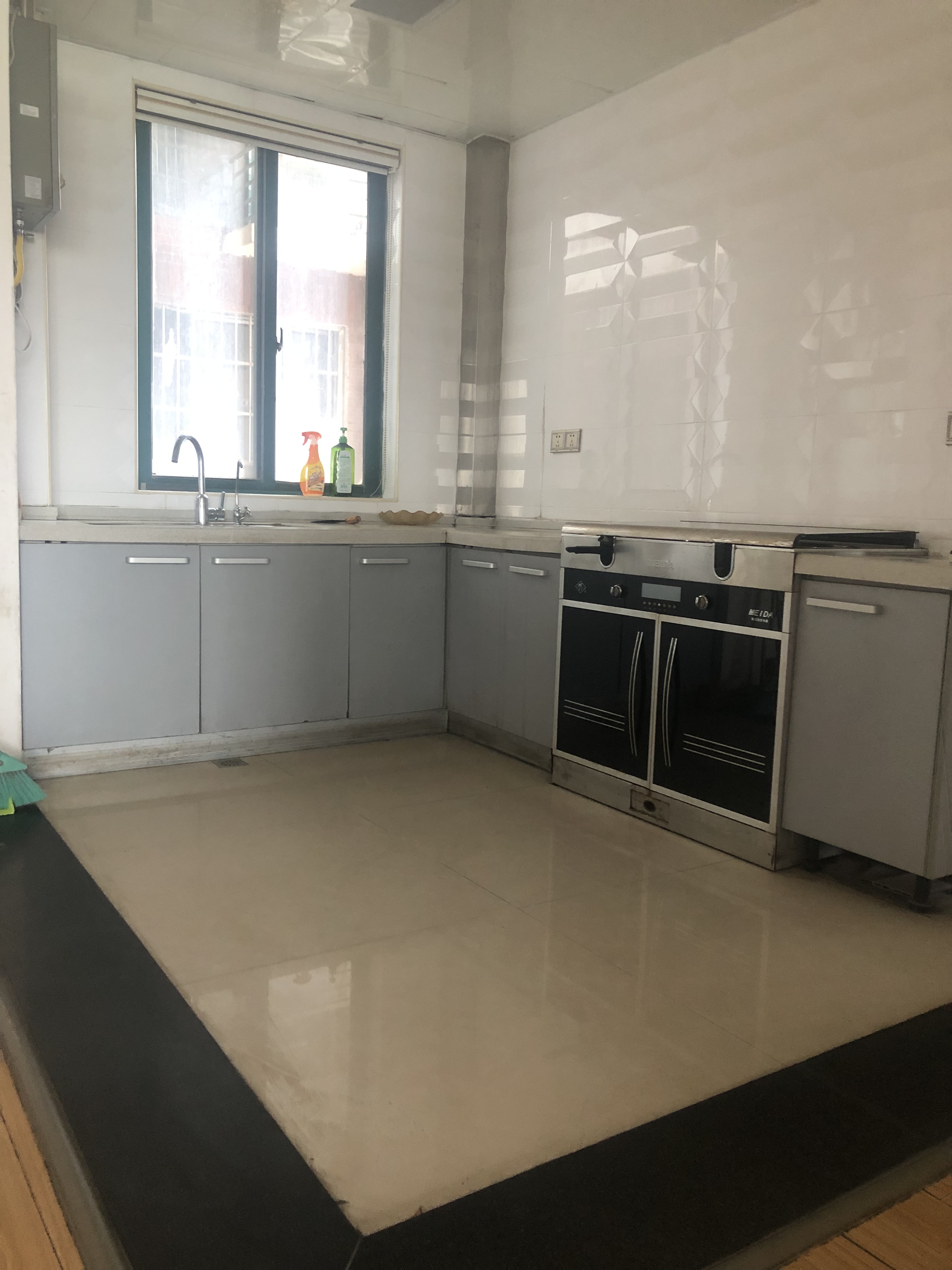 天鹅湖1号 4室2厅2卫 100.0万 天鹅湖1号 4室2厅2卫 100.0万室内图