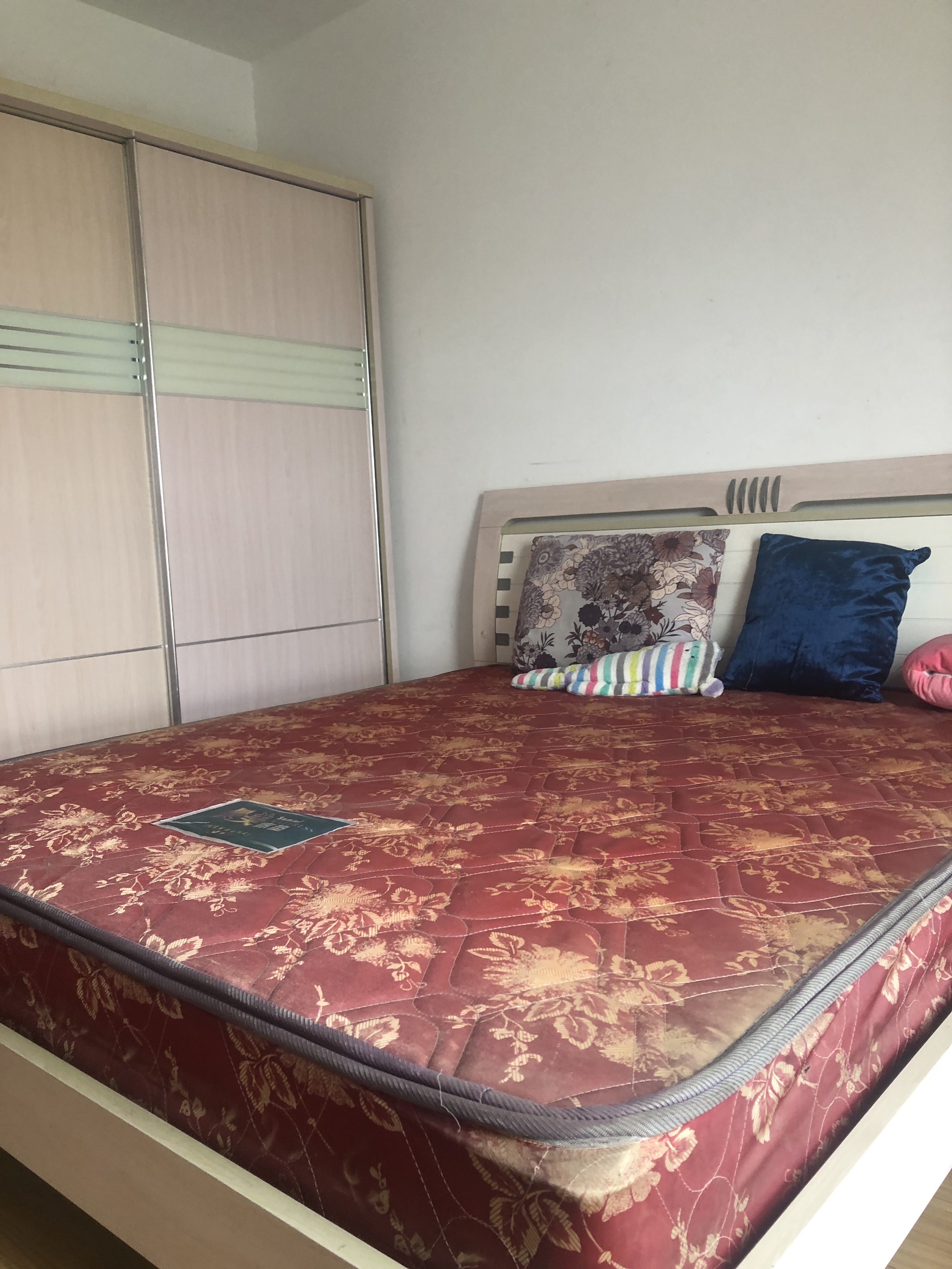 天鹅湖1号 4室2厅2卫 100.0万 天鹅湖1号 4室2厅2卫 100.0万室内图