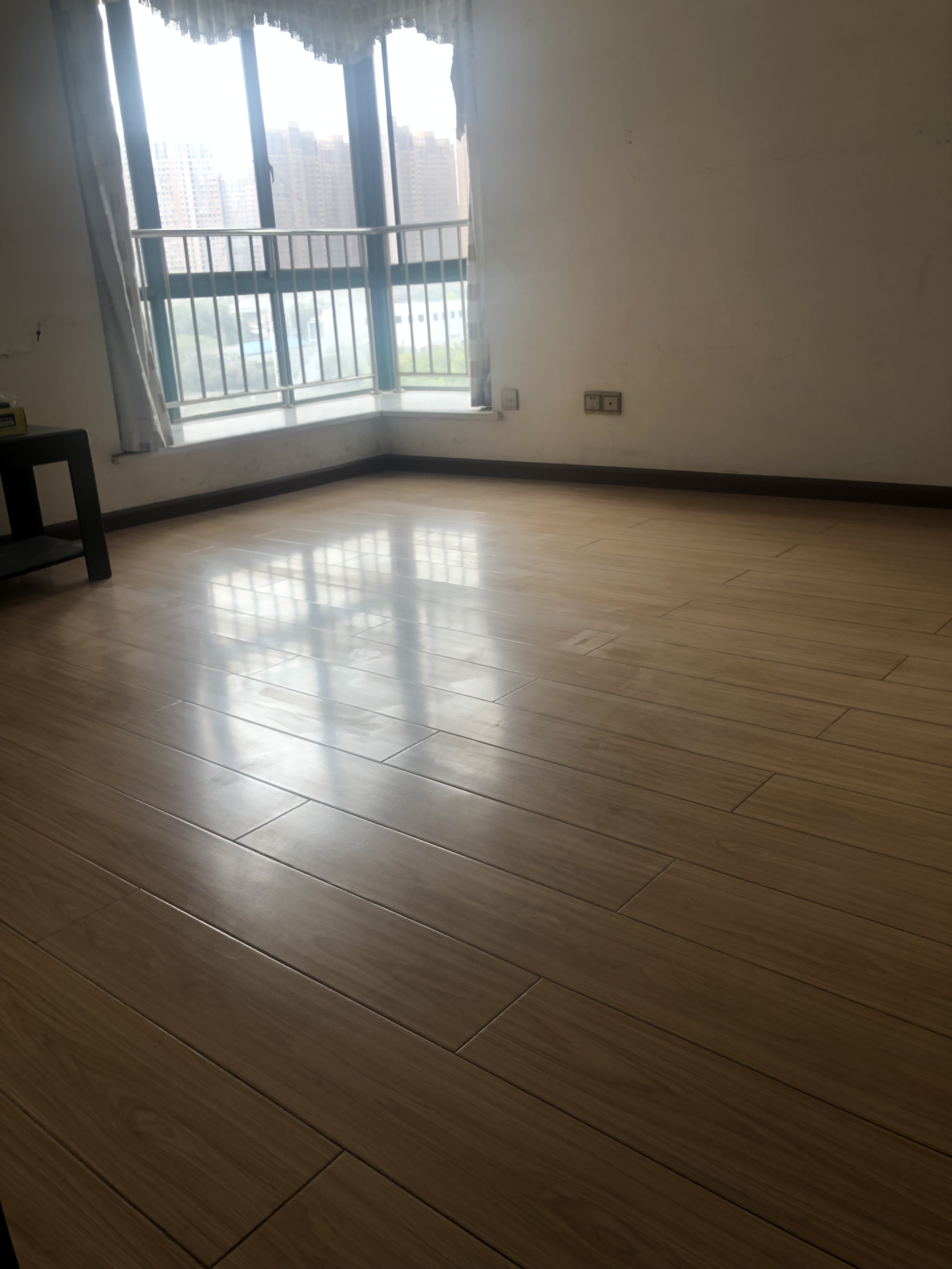 天鹅湖1号 4室2厅2卫 100.0万 天鹅湖1号 4室2厅2卫 100.0万室内图