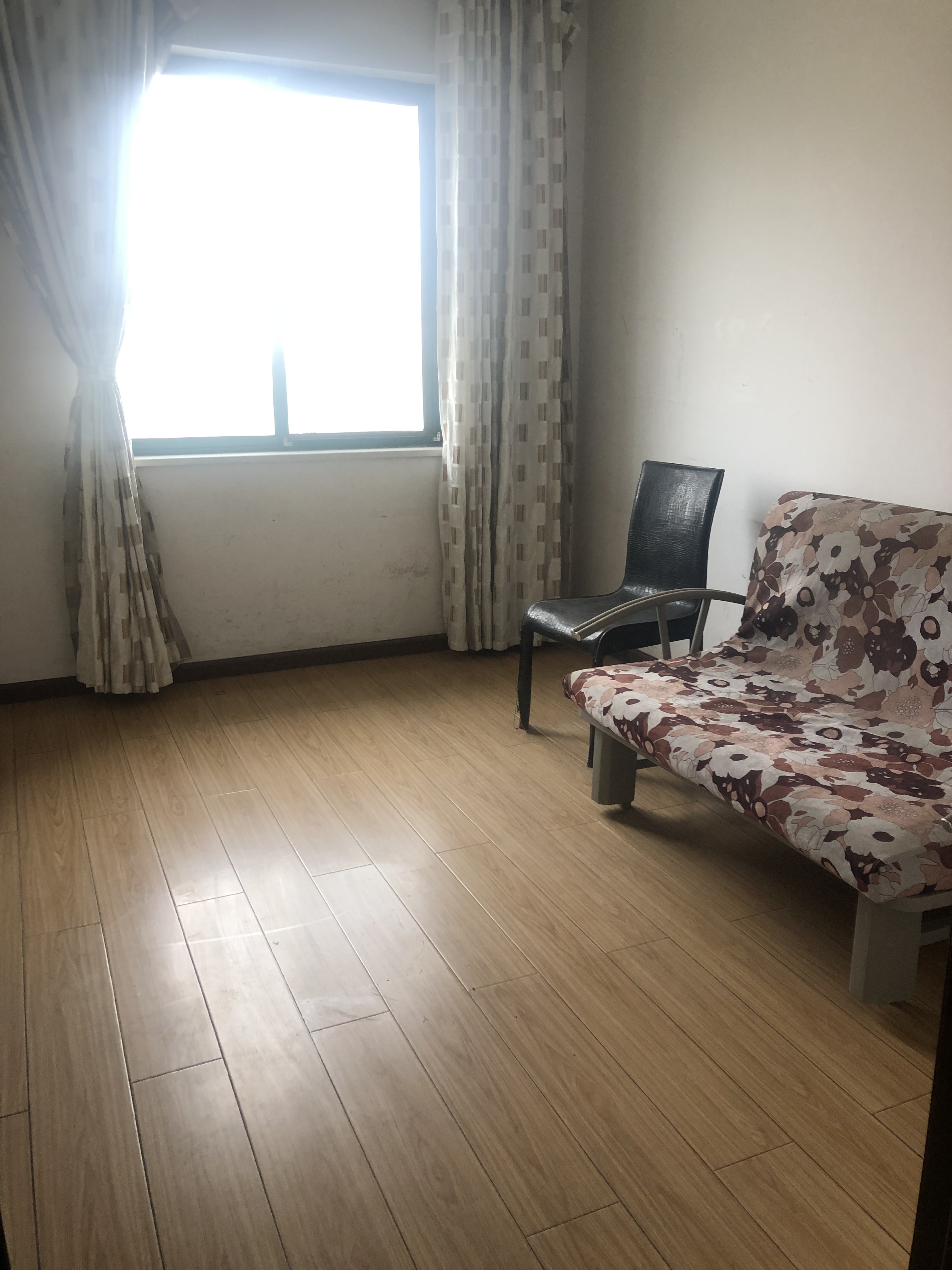 天鹅湖1号 4室2厅2卫 100.0万 天鹅湖1号 4室2厅2卫 100.0万室内图