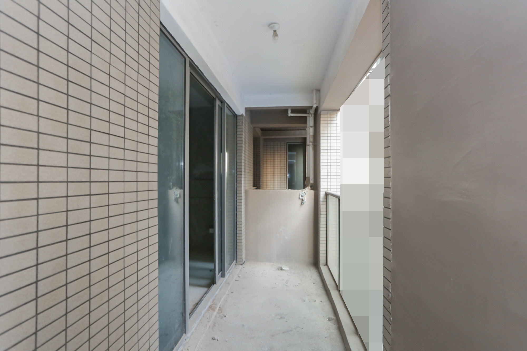 八方小区C区  4室2厅1卫   575.00万阳台