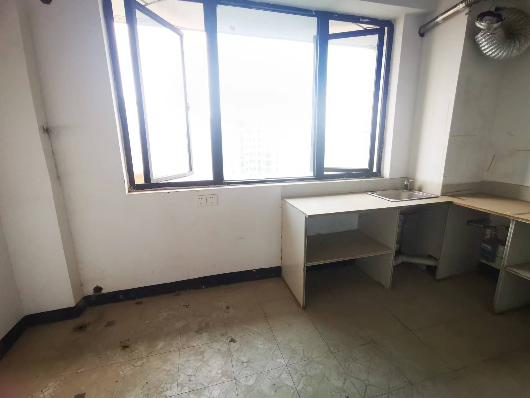 龙腾国际 1室1厅1卫 32.00万 龙腾国际 1室1厅1卫 32.00万室内图