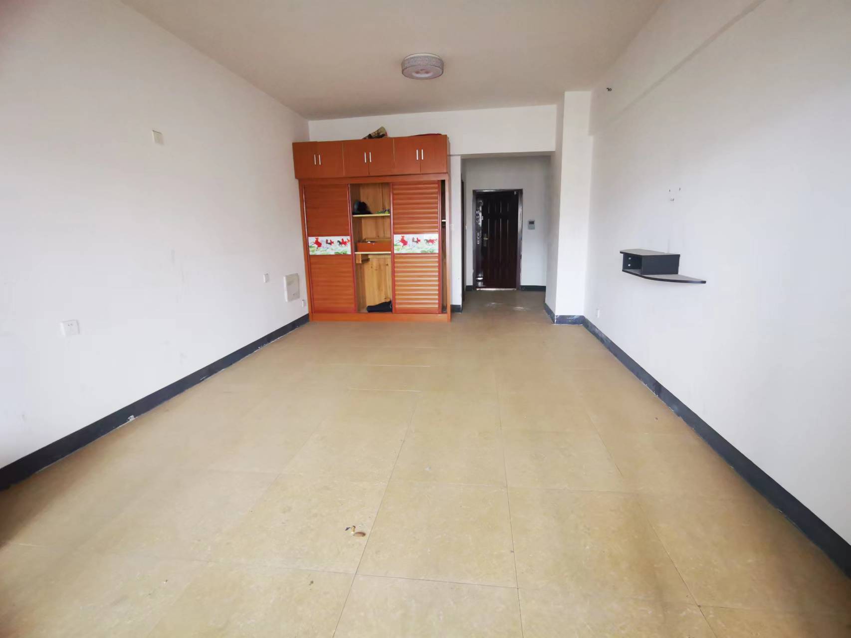 龙腾国际 1室1厅1卫 32.00万 龙腾国际 1室1厅1卫 32.00万室内图