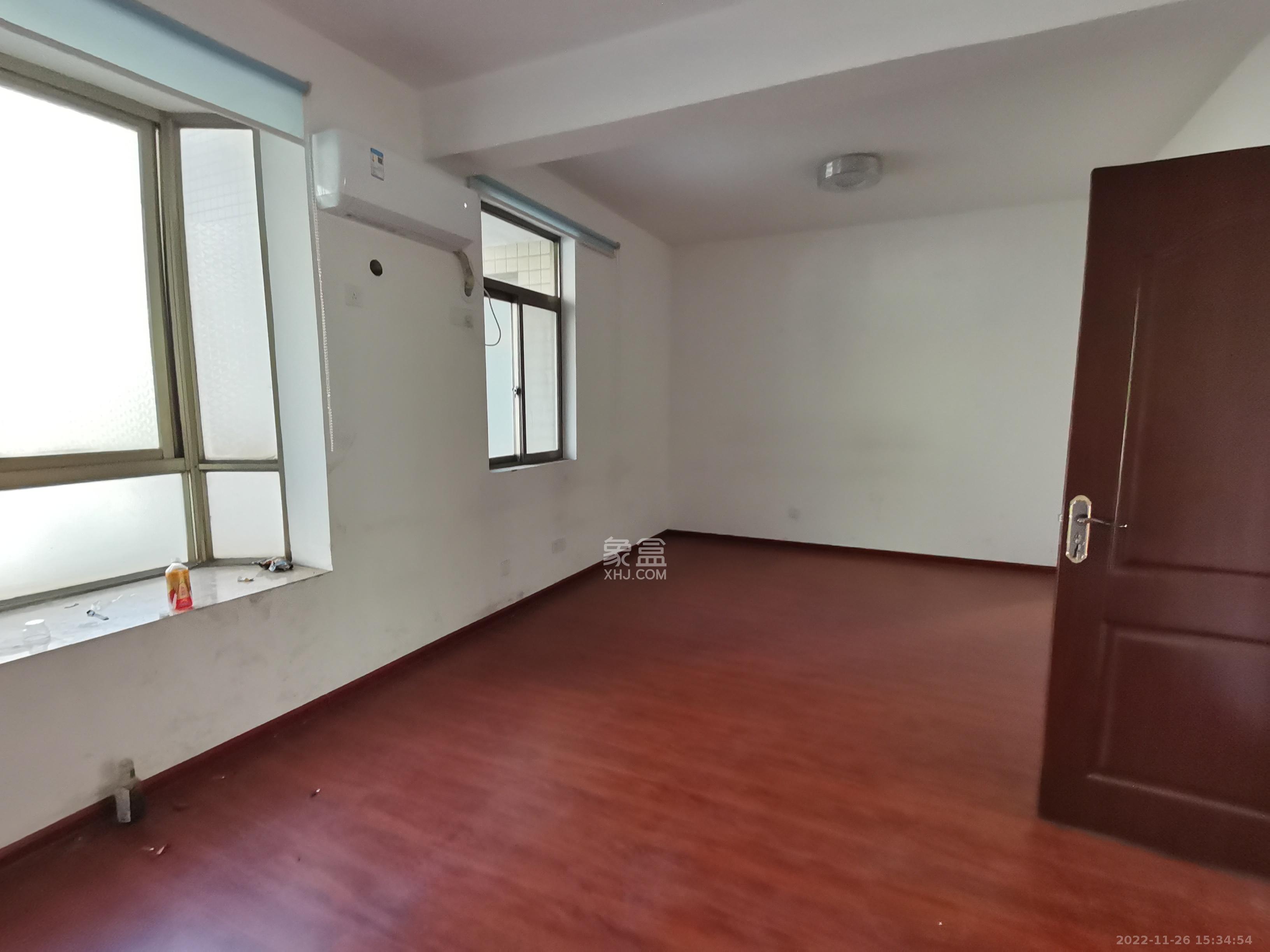 96301部队小区  4室2厅1卫   2600.00元/月室内图