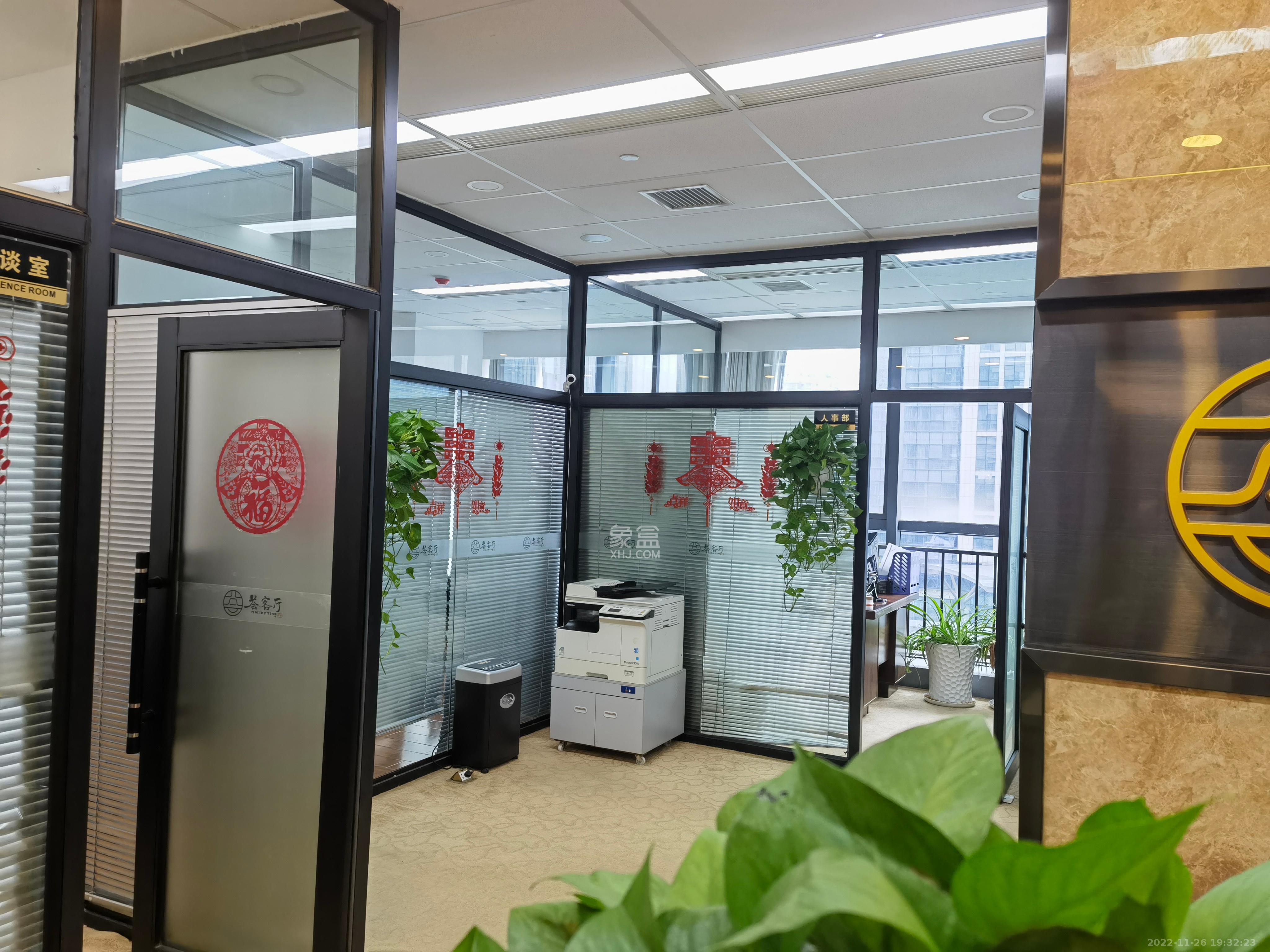 绿地中心  4室2厅1卫   10000.00元/月室内图
