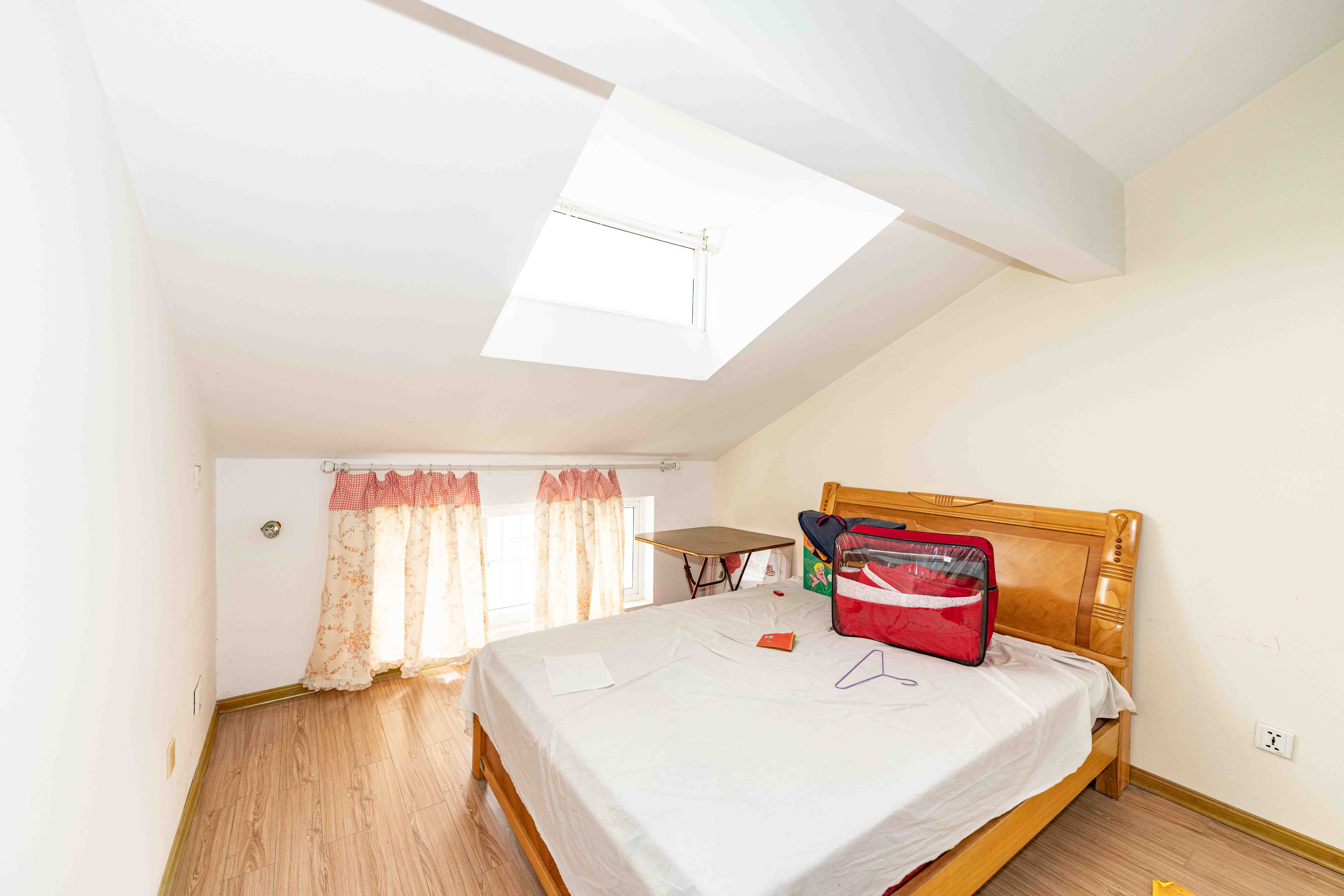 鄱阳小区 5室2厅2卫 63.00万 鄱阳小区 5室2厅2卫 63.00万其他