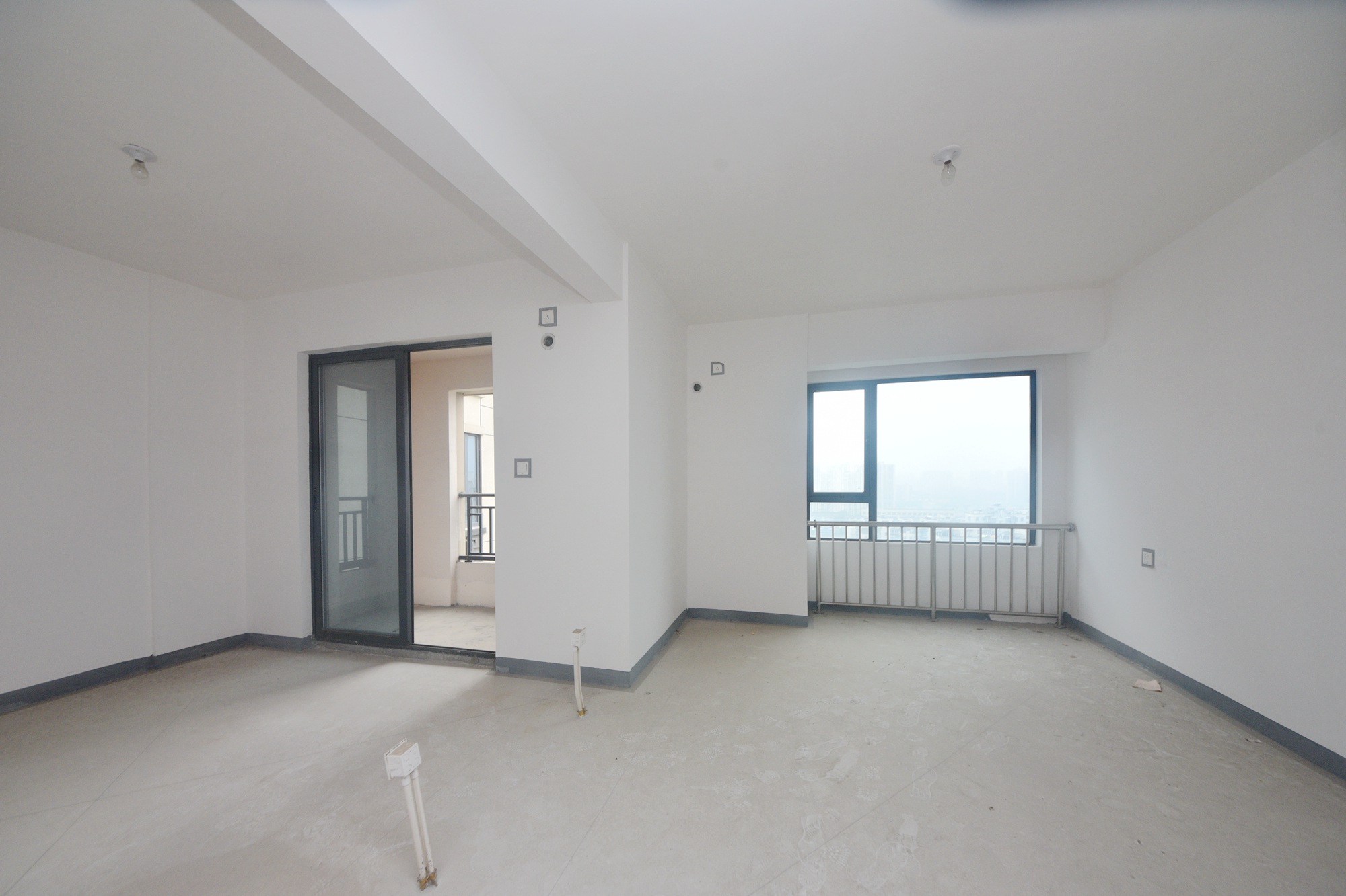 建发中央悦府  4室2厅2卫   239.60万卧室