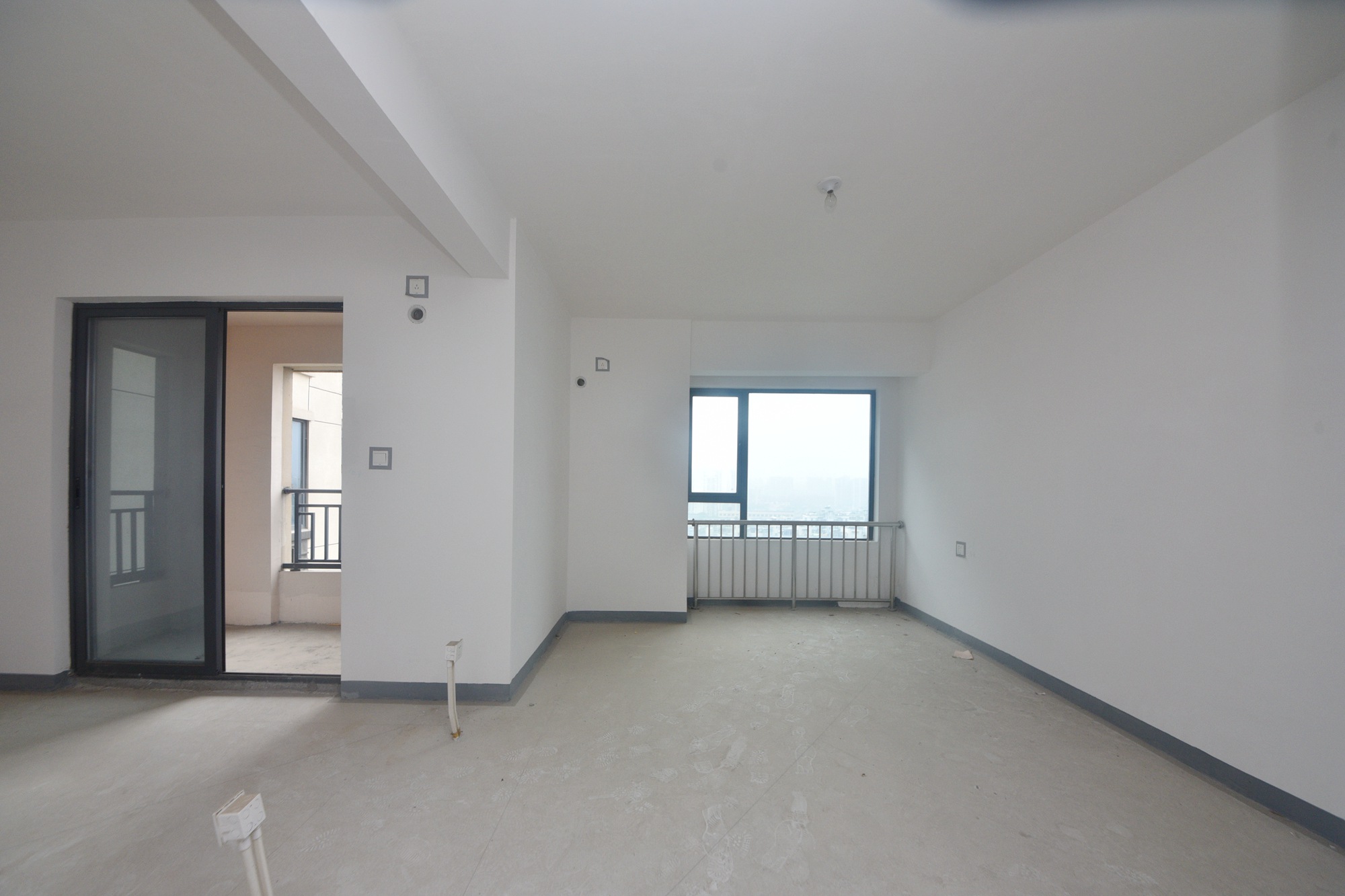 建发中央悦府  4室2厅2卫   239.60万卧室