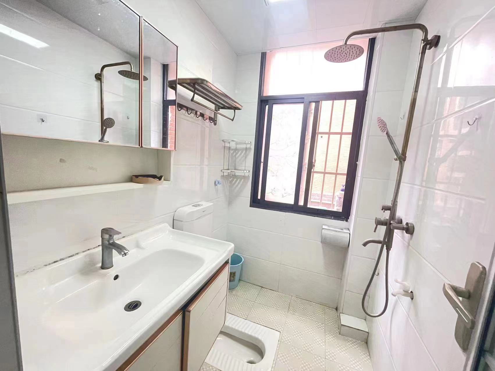 融冠亲城 2室1厅1卫 1400.00元/月 融冠亲城 2室1厅1卫 1400.00元/月室内图