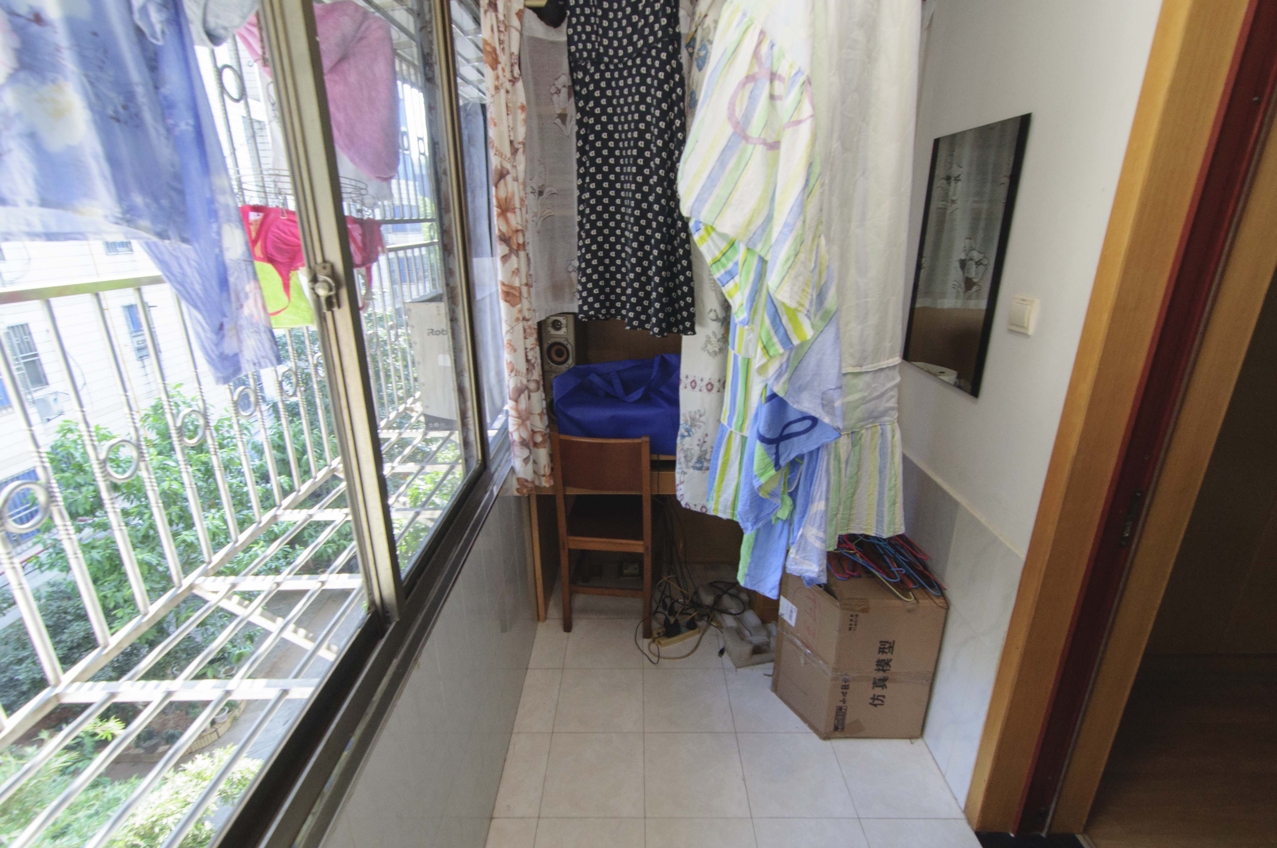 长沙市自来水公司住宅小区（白沙路119号）  2室2厅1卫    92.8万阳台