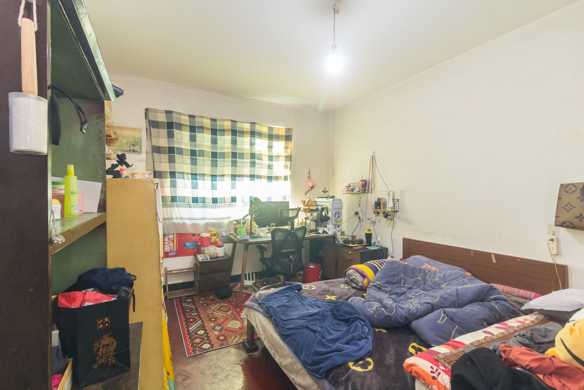 张公岭东大门配套住宅  3室2厅2卫   57.00万卧室