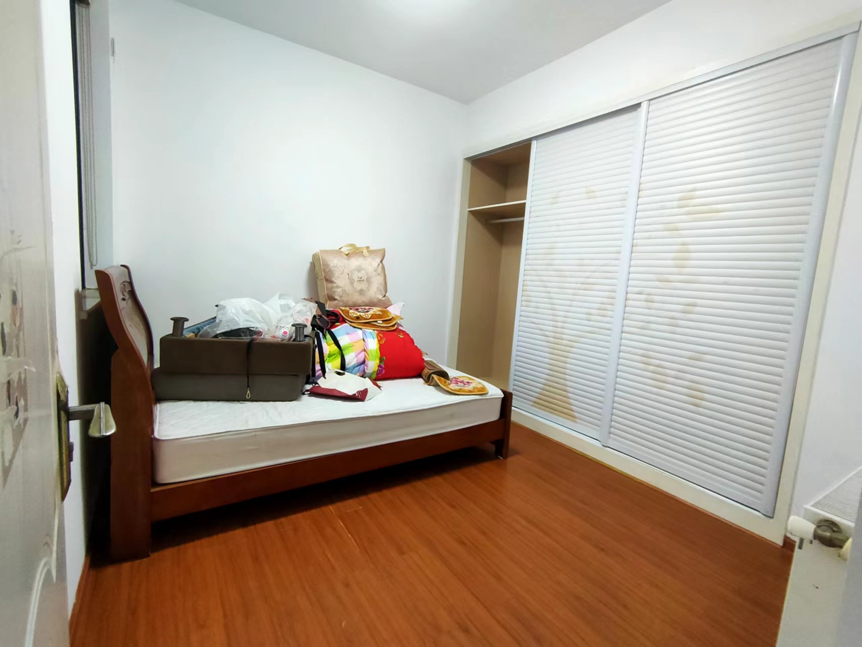 泰山公馆 3室2厅1卫 66.60万 泰山公馆 3室2厅1卫 66.60万室内图