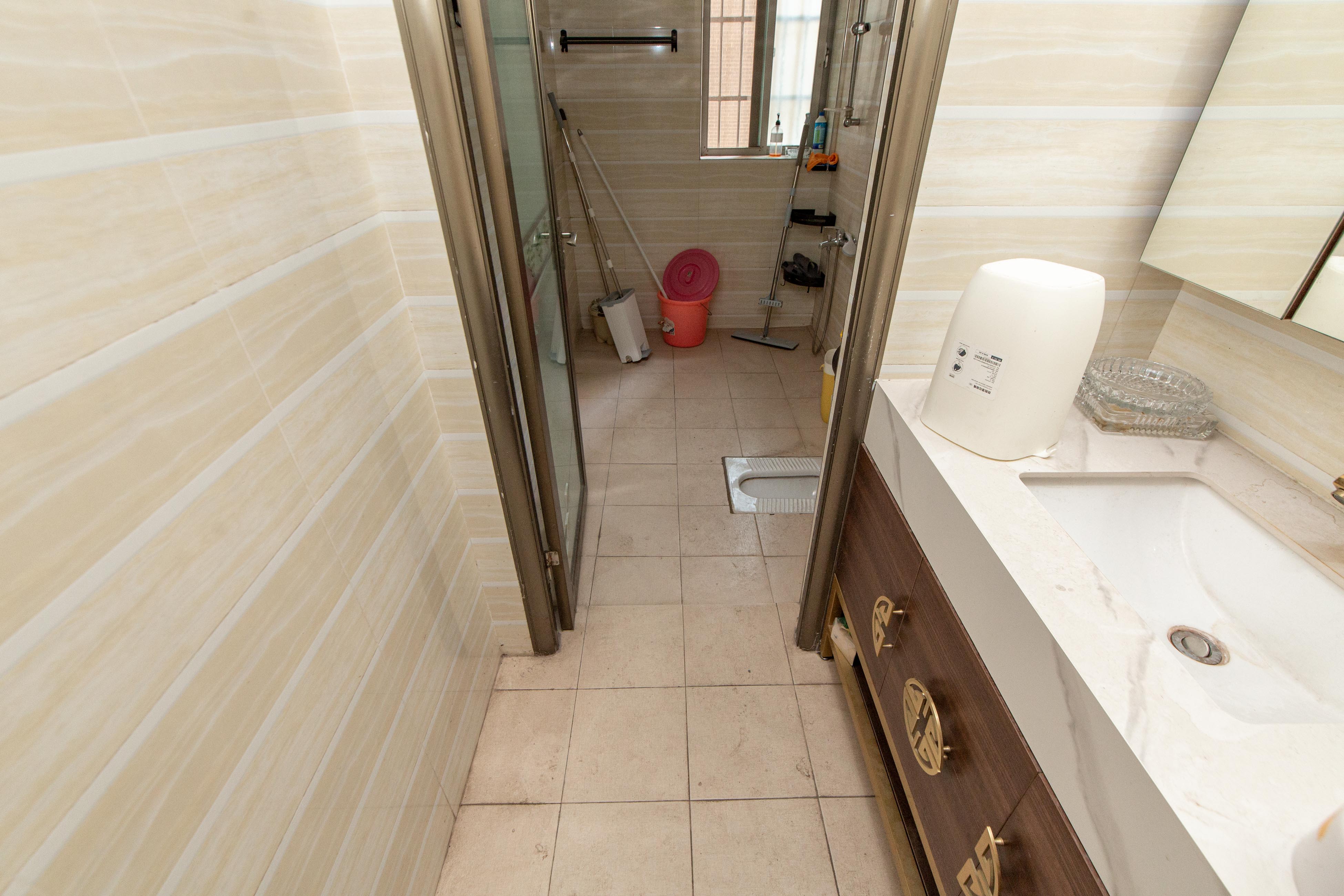 白沙湾嘉园  5室2厅1卫    130.0万卫生间