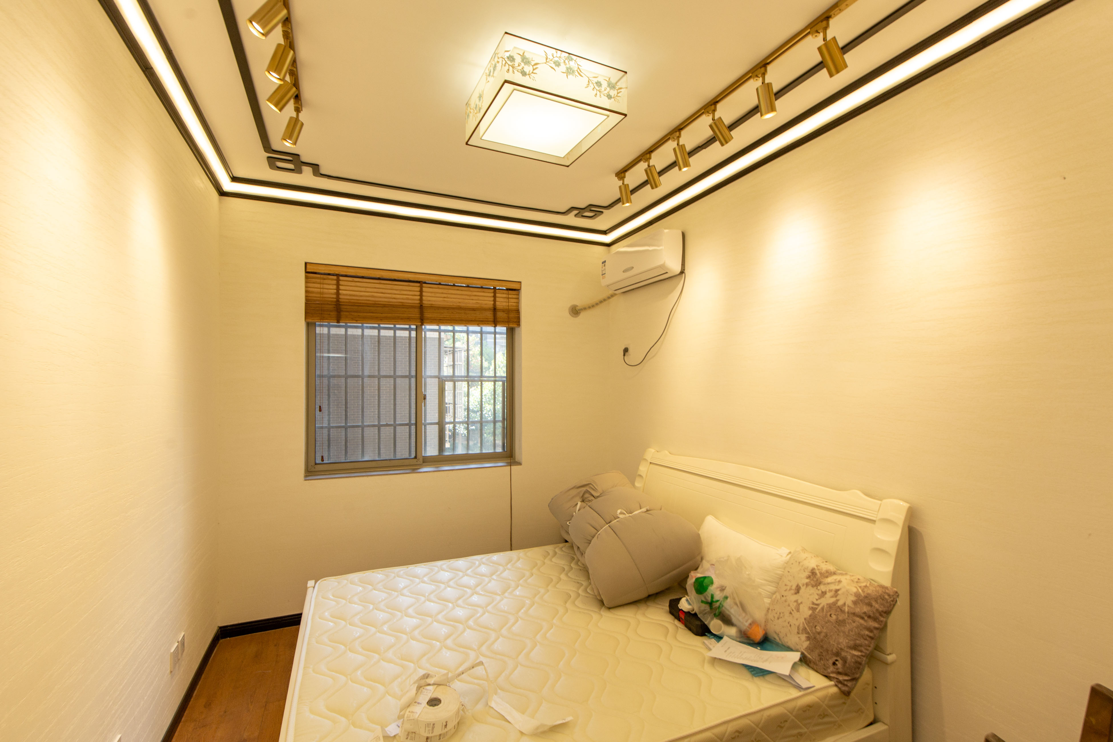 白沙湾嘉园  5室2厅1卫    130.0万卧室