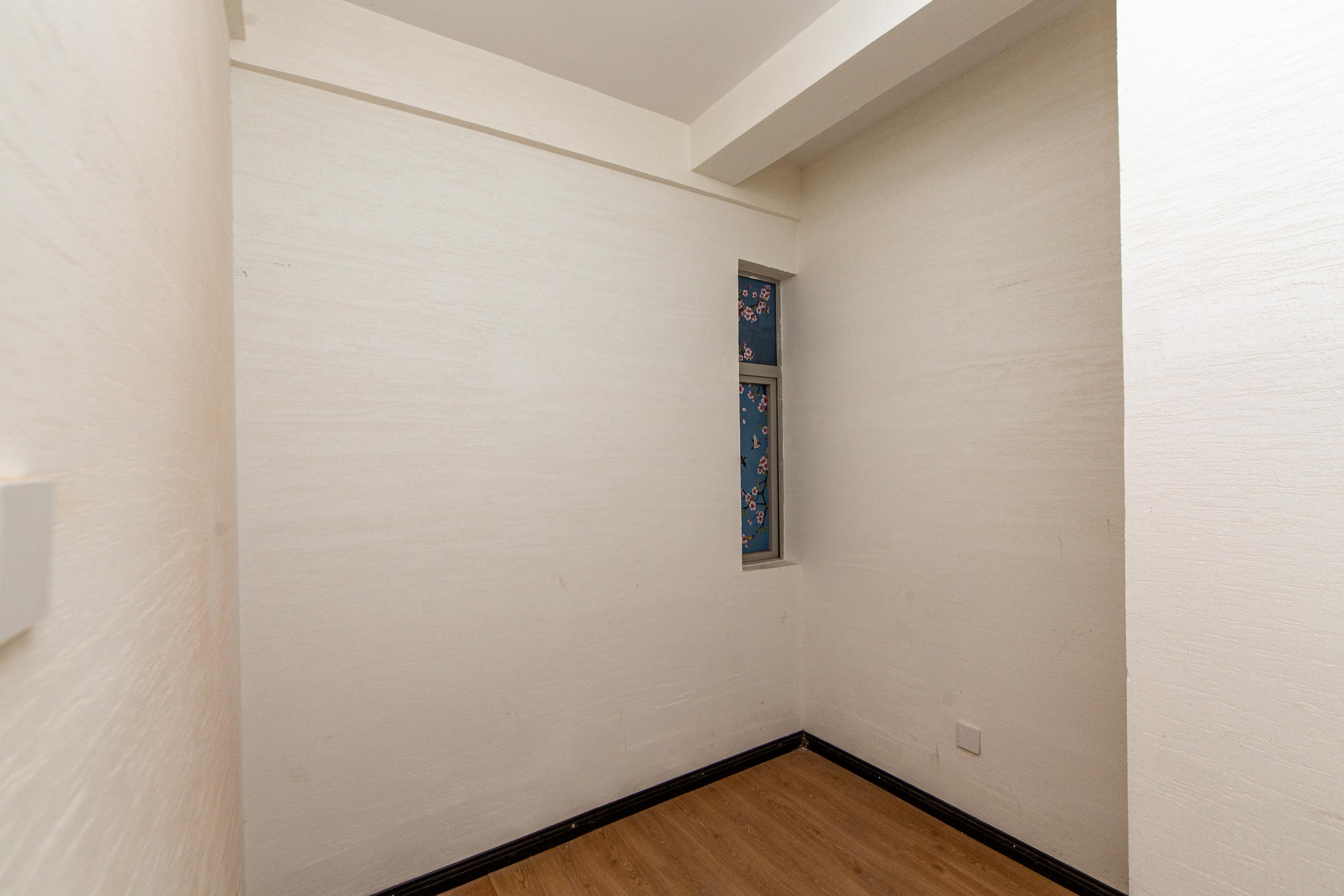 白沙湾嘉园  5室2厅1卫    130.0万卧室