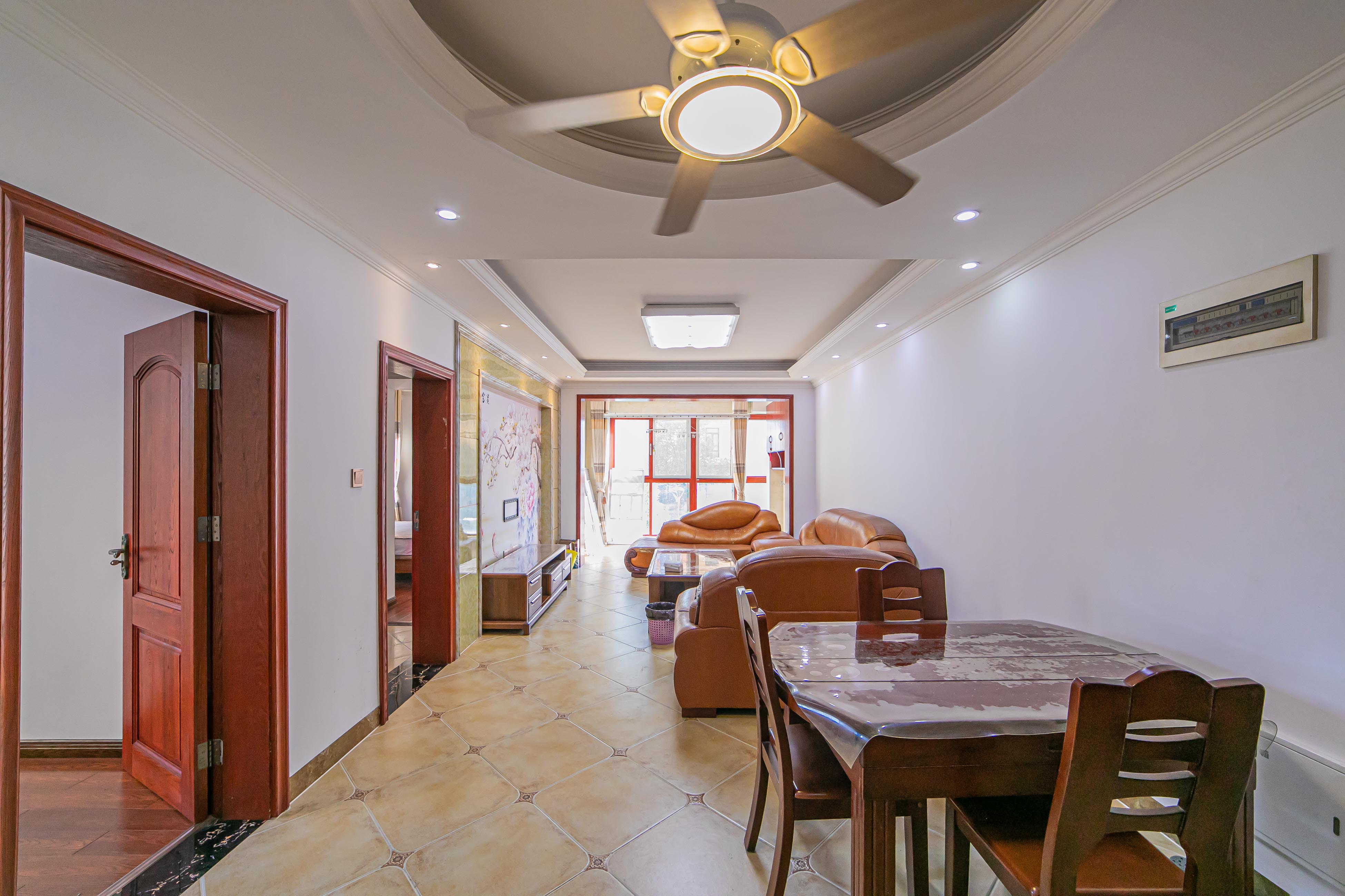 MOMA当代广场  4室2厅2卫    108.8万客厅