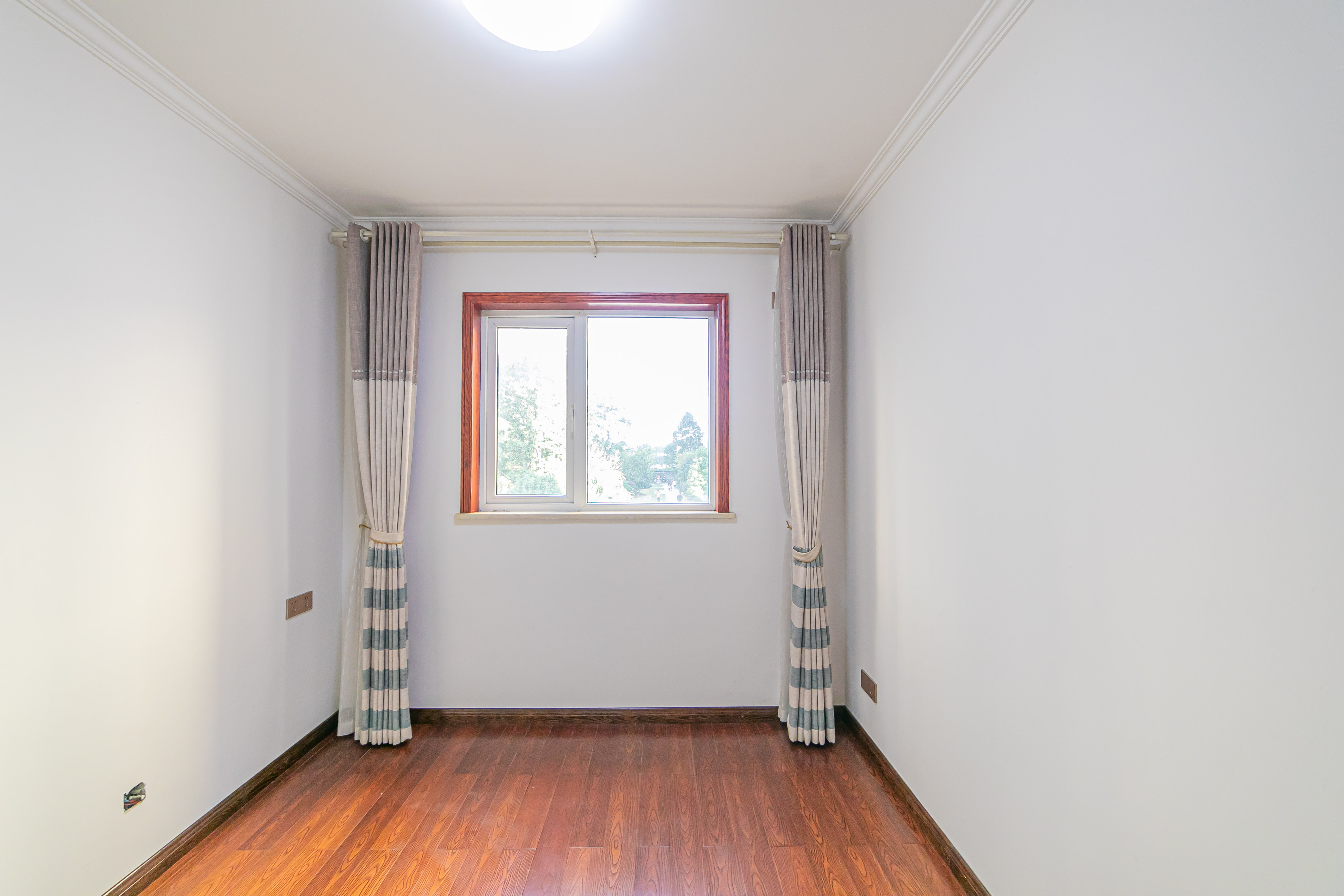 MOMA当代广场  4室2厅2卫    108.8万卧室