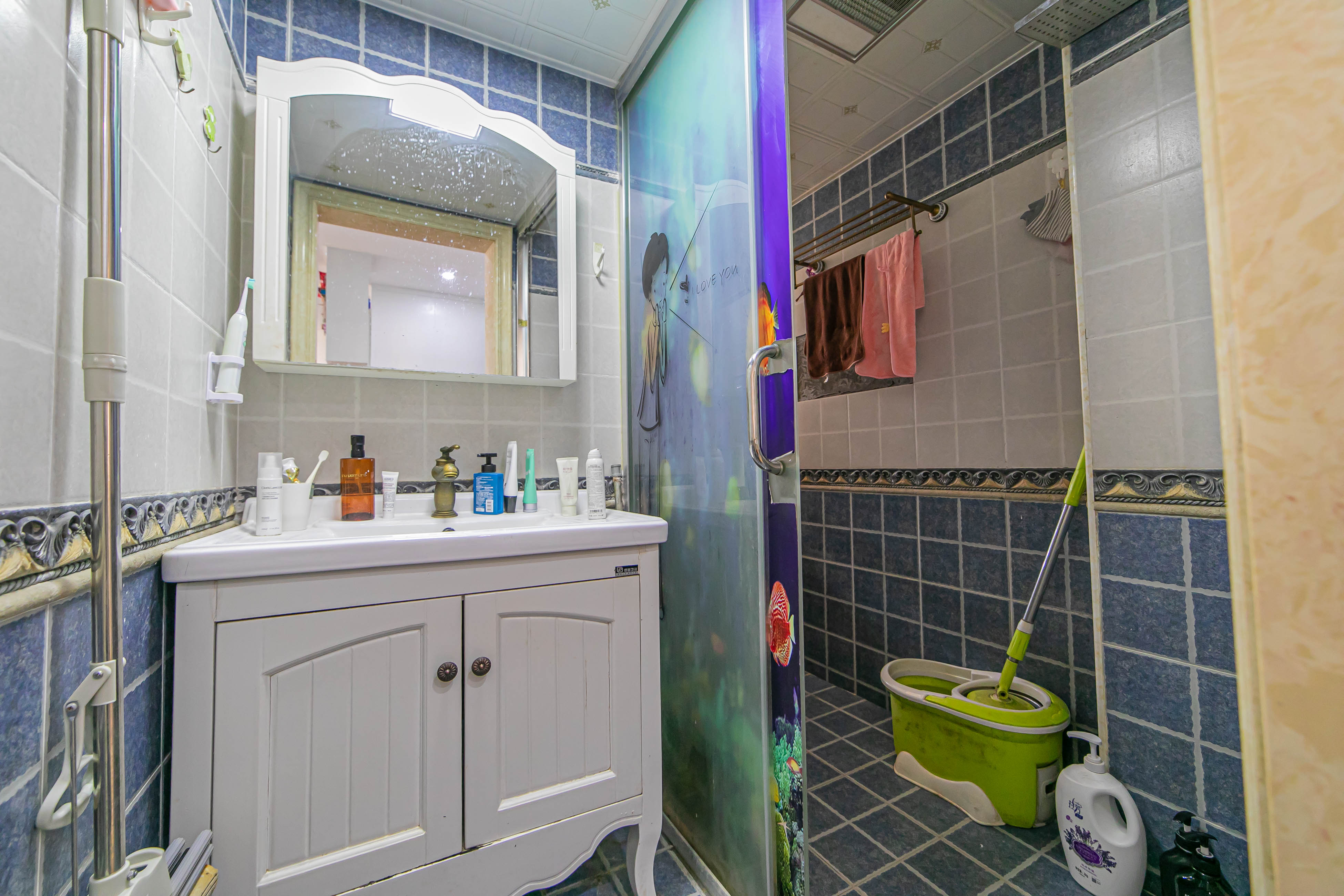 星湖湾一期高层  3室2厅1卫    87.8万卫生间