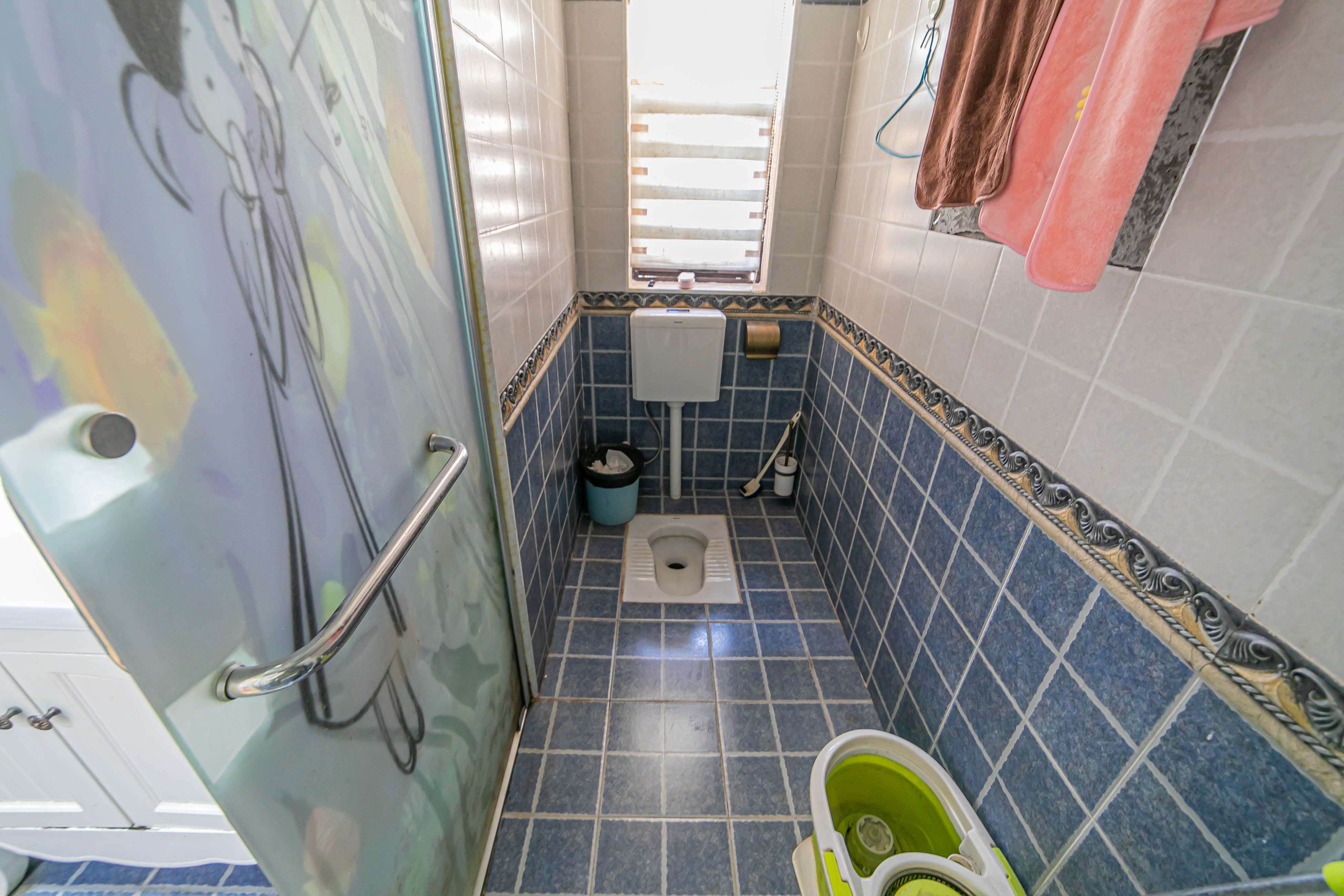 星湖湾一期高层  3室2厅1卫    87.8万卫生间