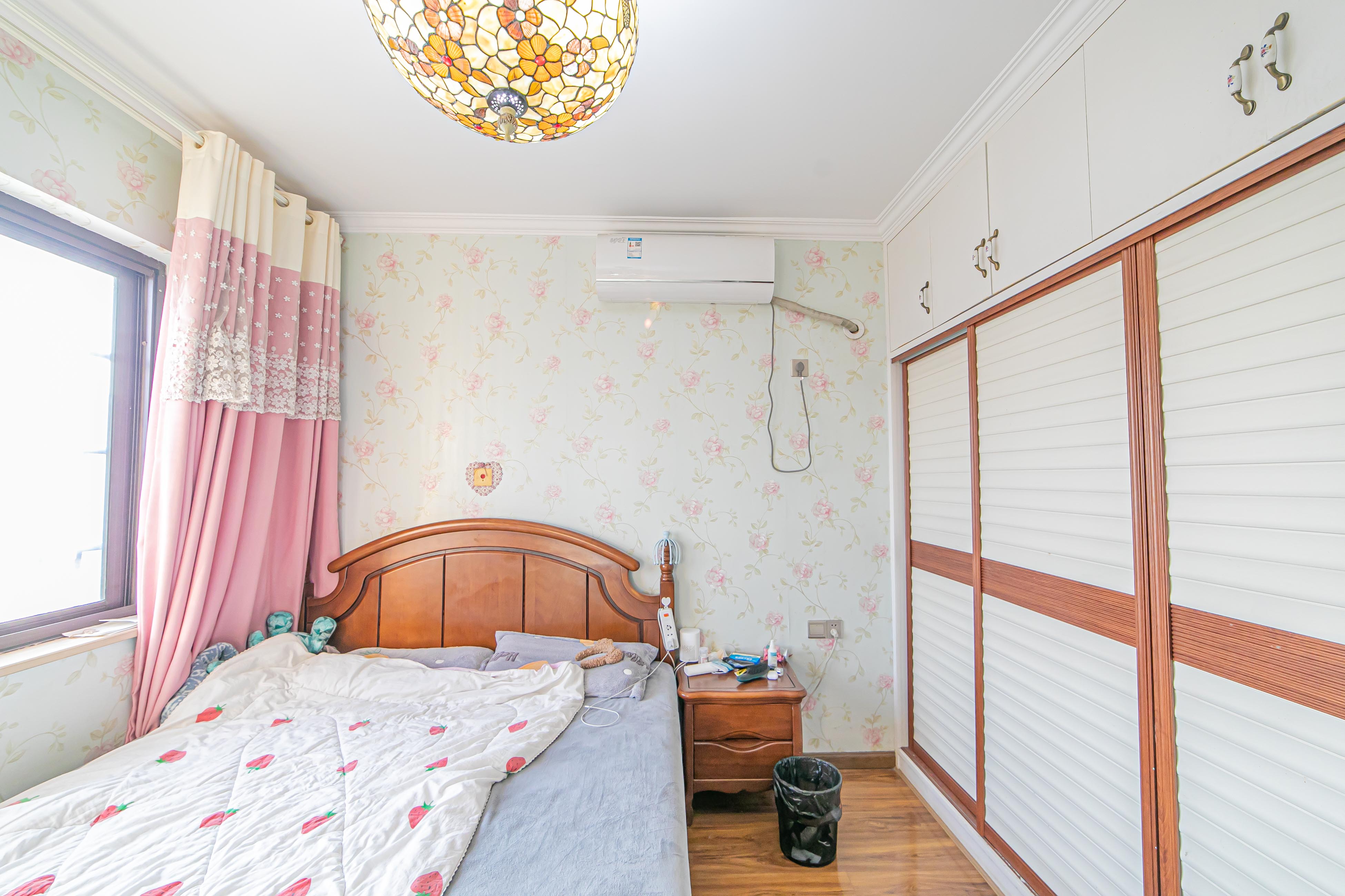 星湖湾一期高层  3室2厅1卫    87.8万卧室