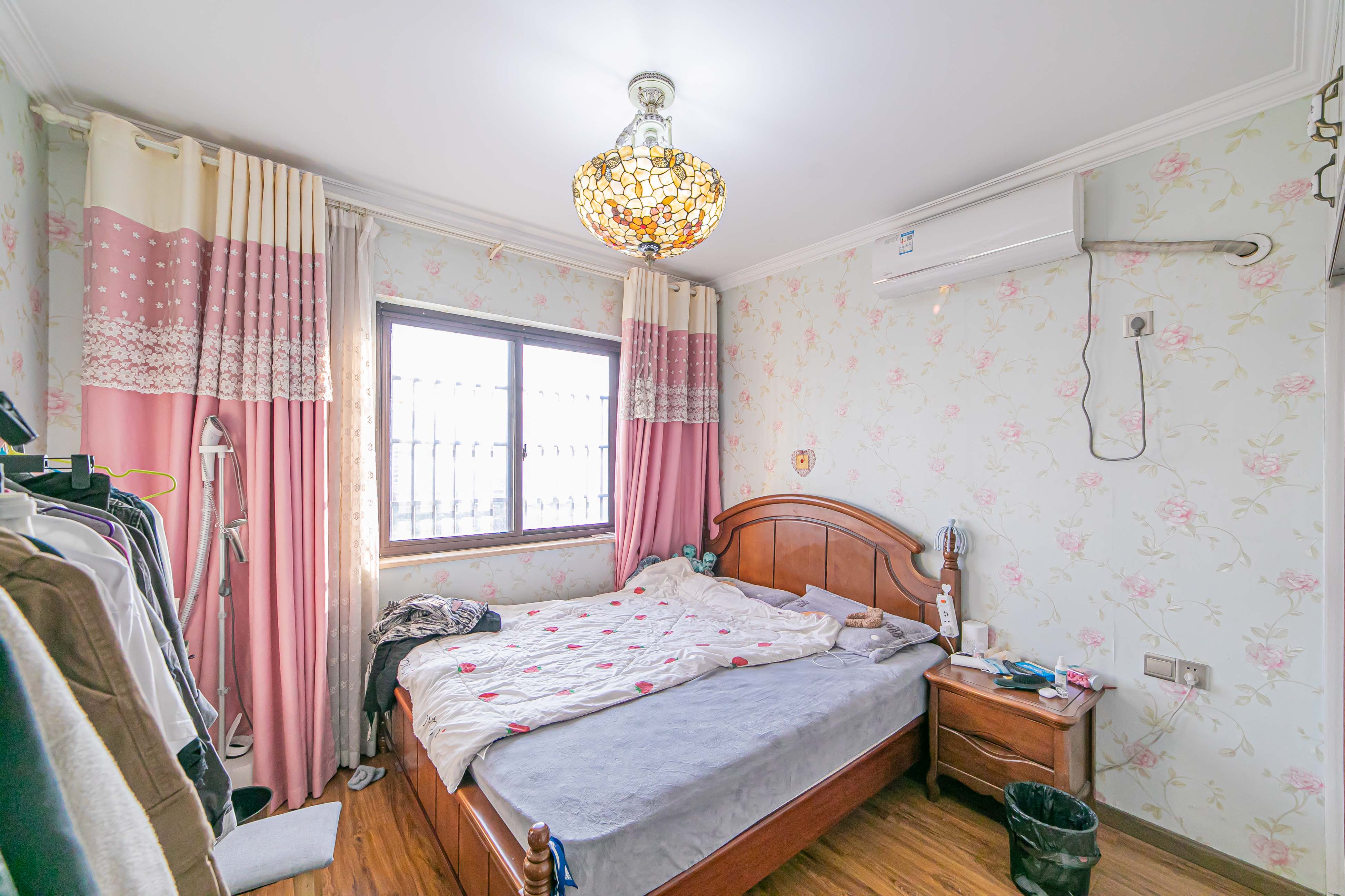 星湖湾一期高层  3室2厅1卫    87.8万卧室