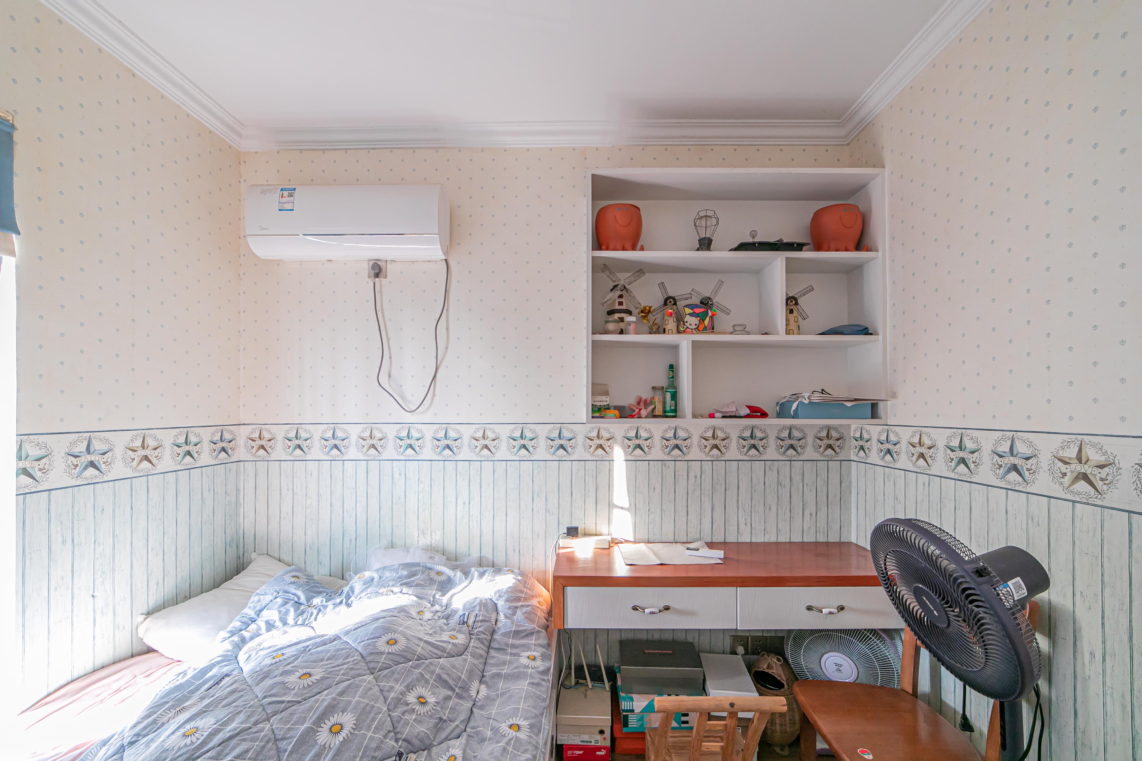 星湖湾一期高层  3室2厅1卫    87.8万卧室