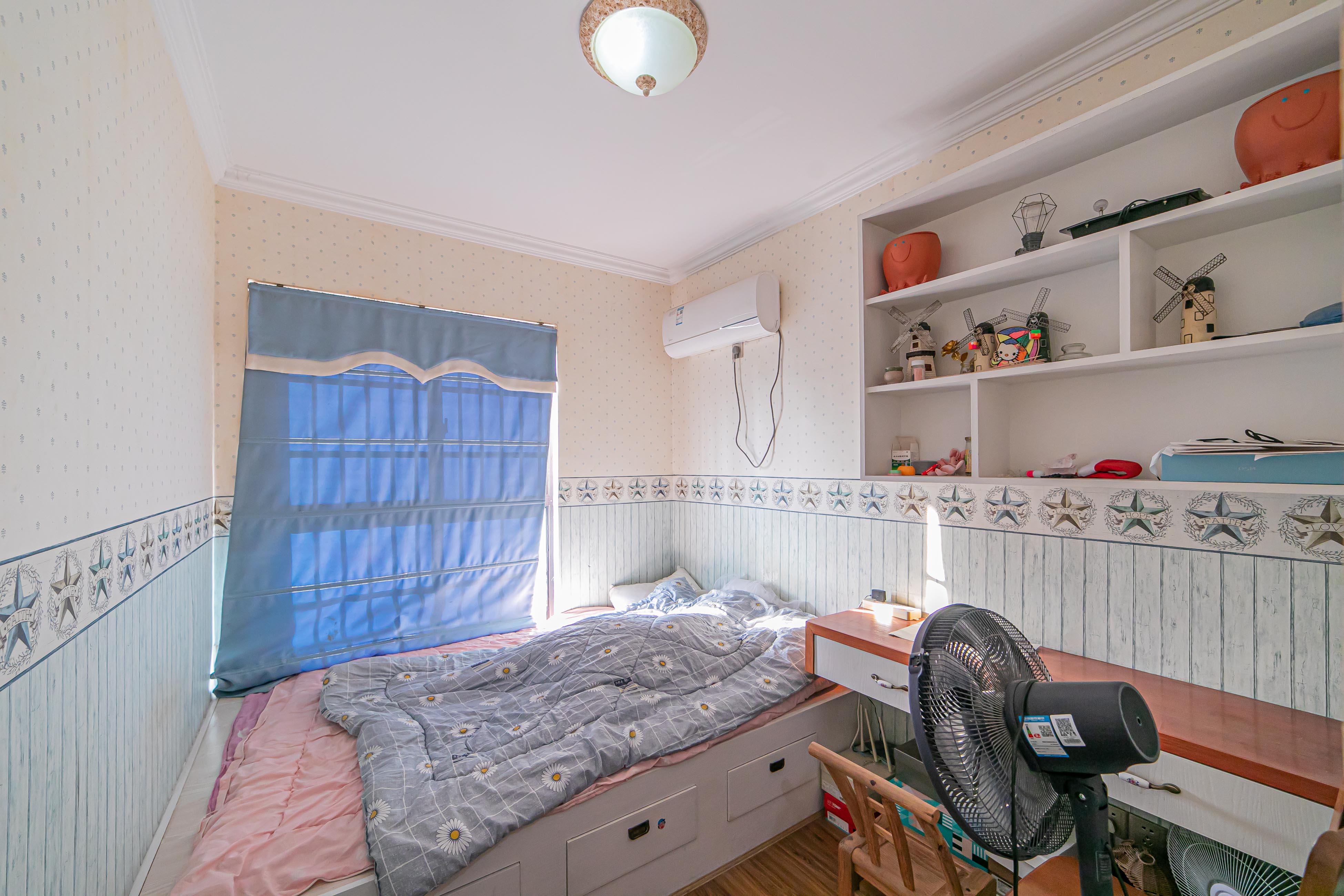 星湖湾一期高层  3室2厅1卫    87.8万卧室