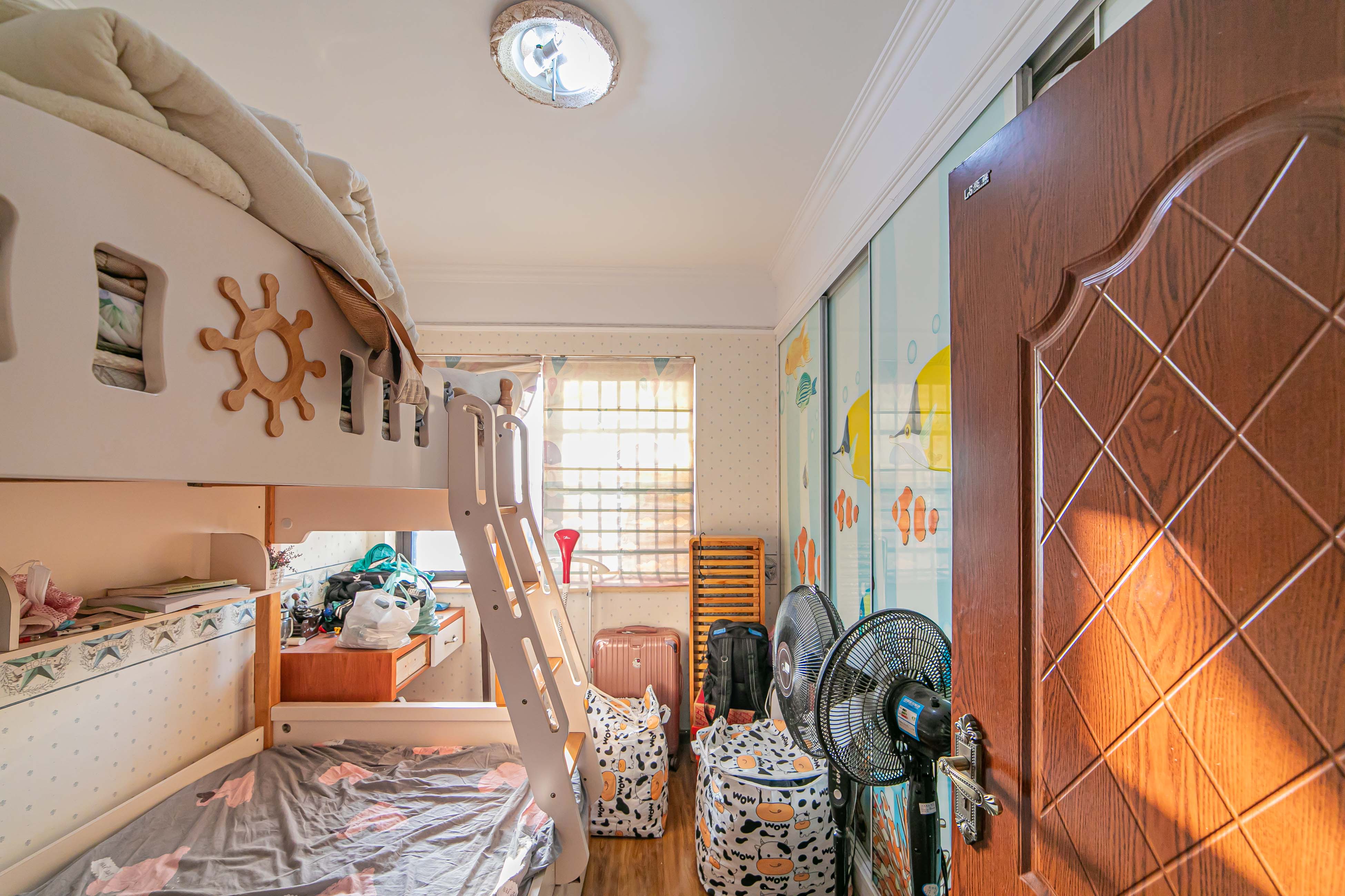 星湖湾一期高层  3室2厅1卫    87.8万卧室