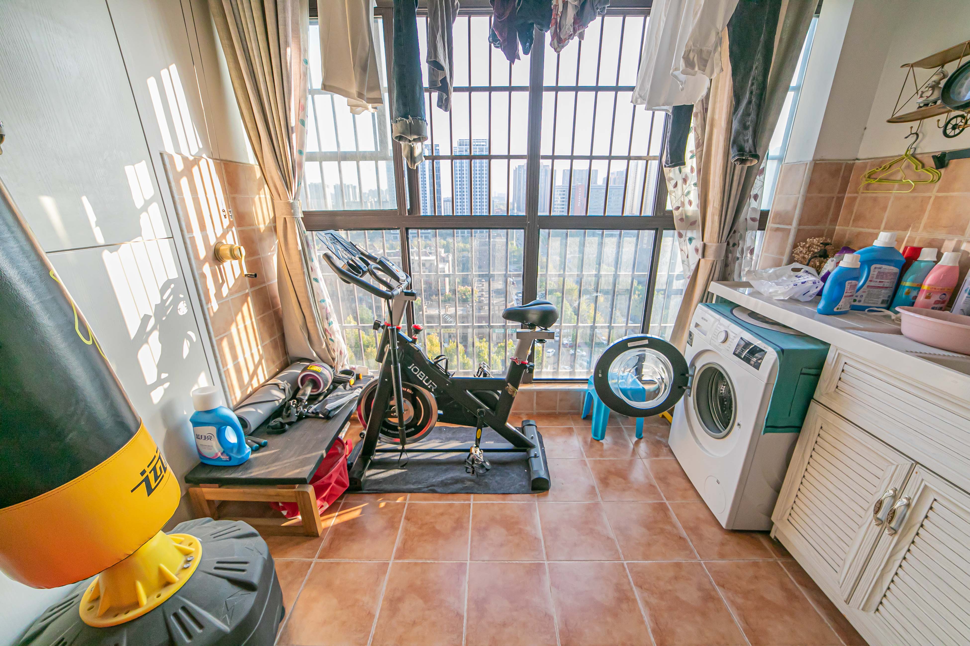 星湖湾一期高层  3室2厅1卫    87.8万阳台