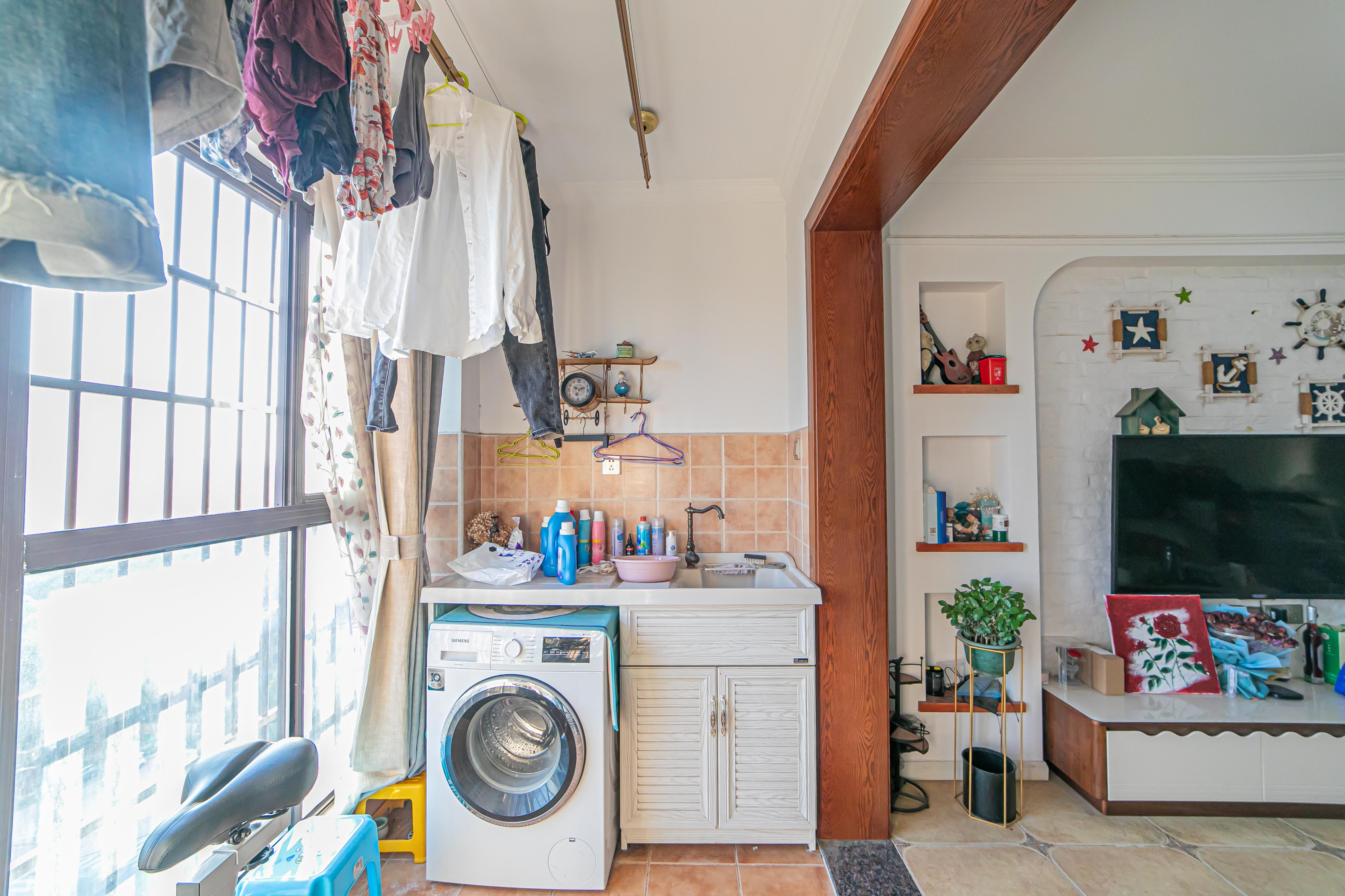 星湖湾一期高层  3室2厅1卫    87.8万阳台