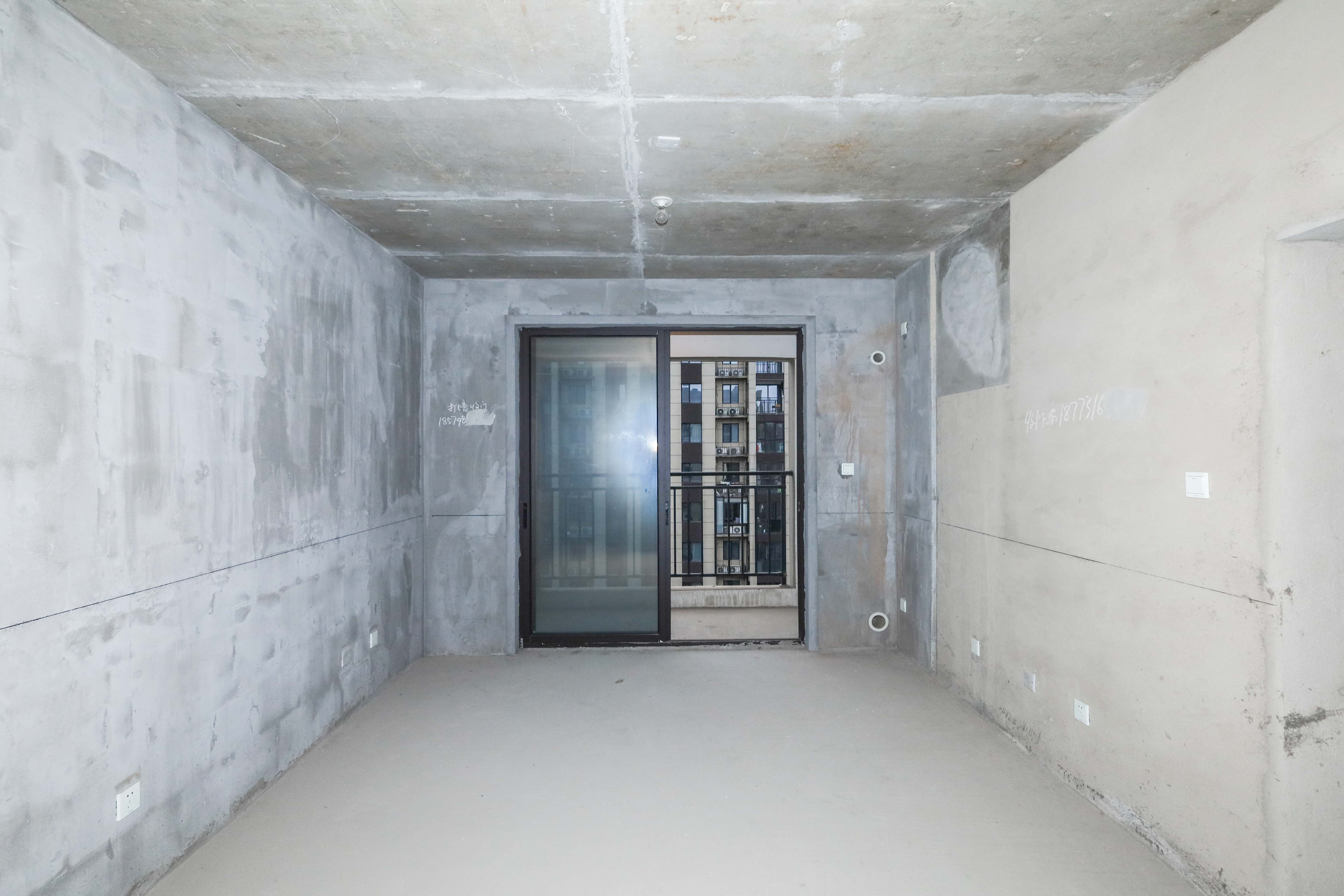 中國鐵建梅溪青秀二期  3室2廳2衛(wèi)    178.0萬客廳