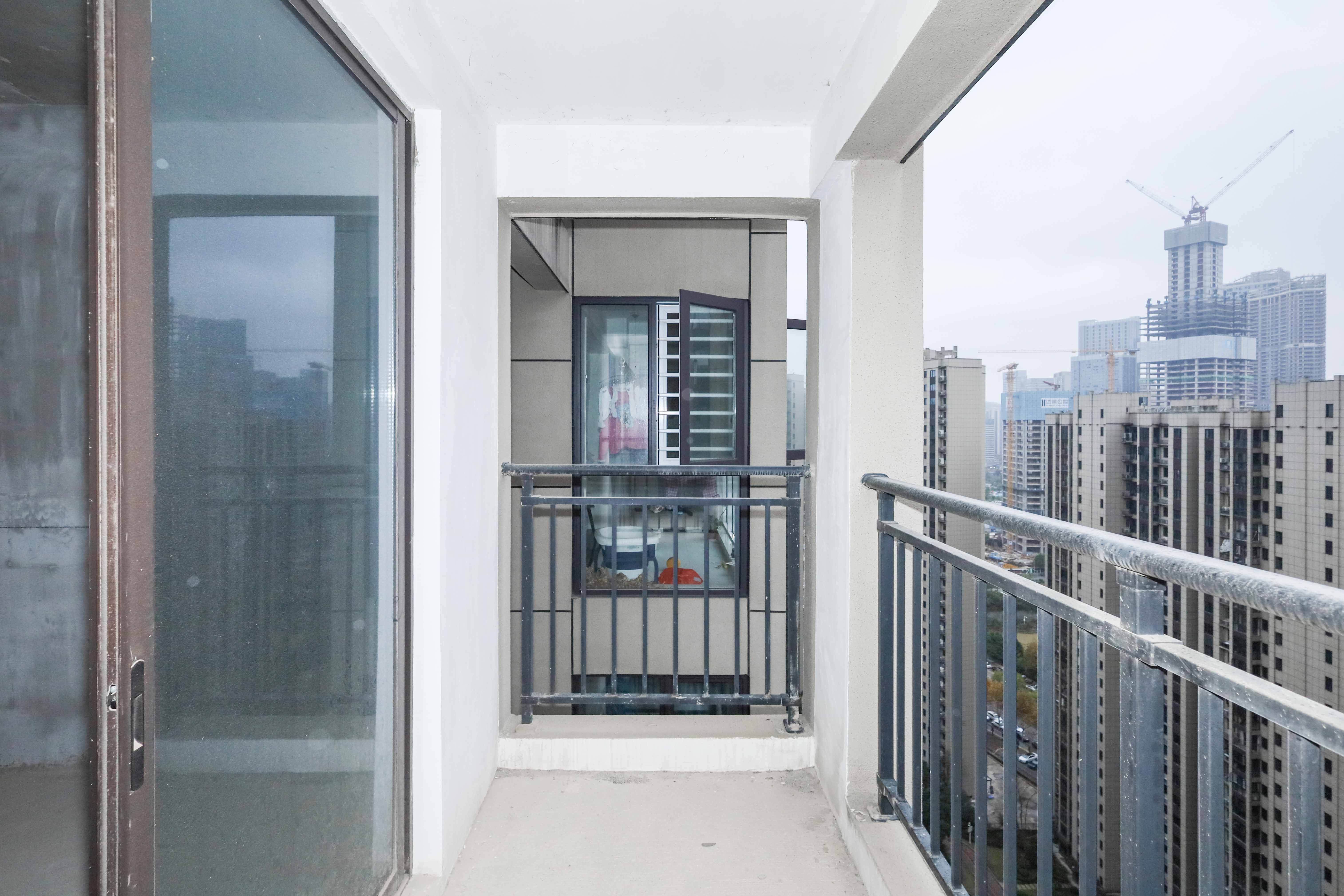 中國鐵建梅溪青秀二期  3室2廳2衛(wèi)    178.0萬陽臺
