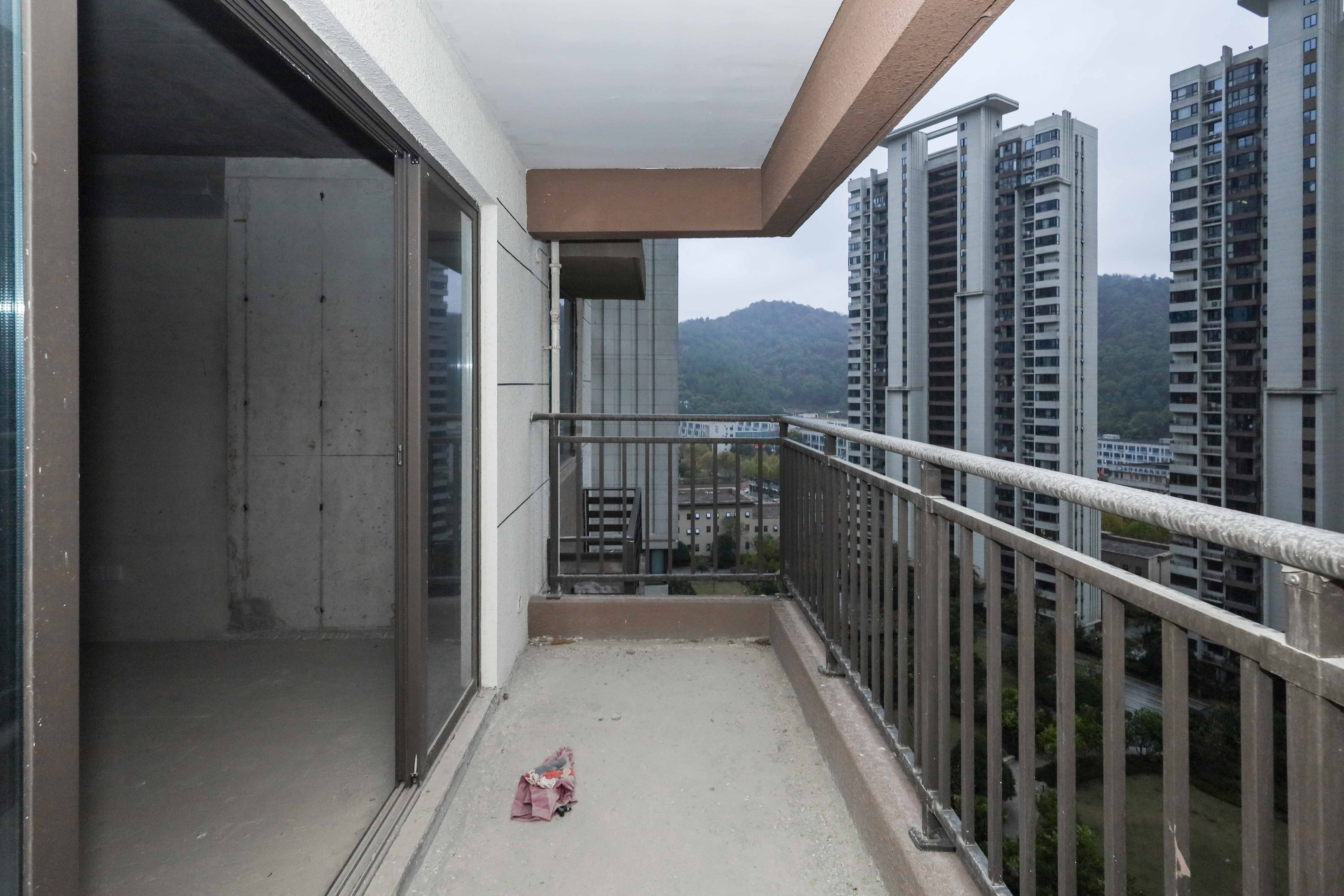 佳兆业云顶梅溪湖（佳兆业梅溪荟）  4室2厅2卫    192.0万阳台