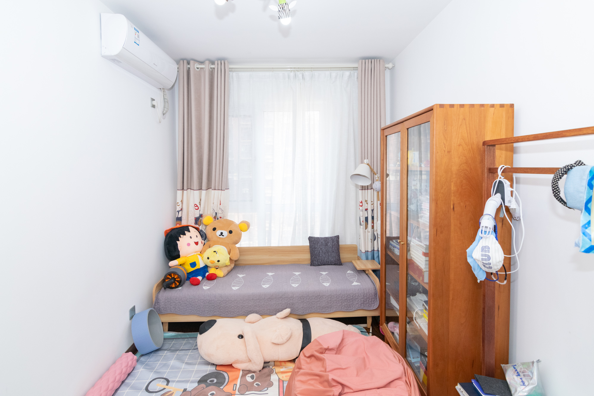 新城国际花都  3室2厅2卫   98.00万卧室